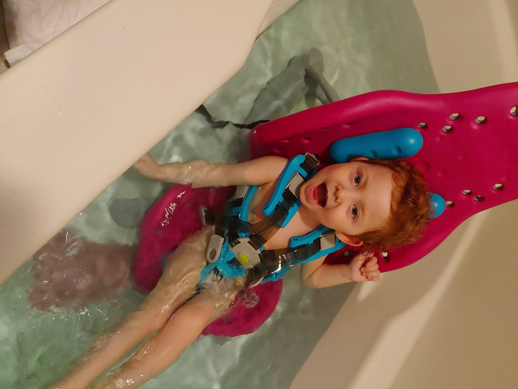 Adalyne is registered to the contest to win money with this photo: bathing, bathtub, child, fun, leg, leisure, person, pink, play, smile