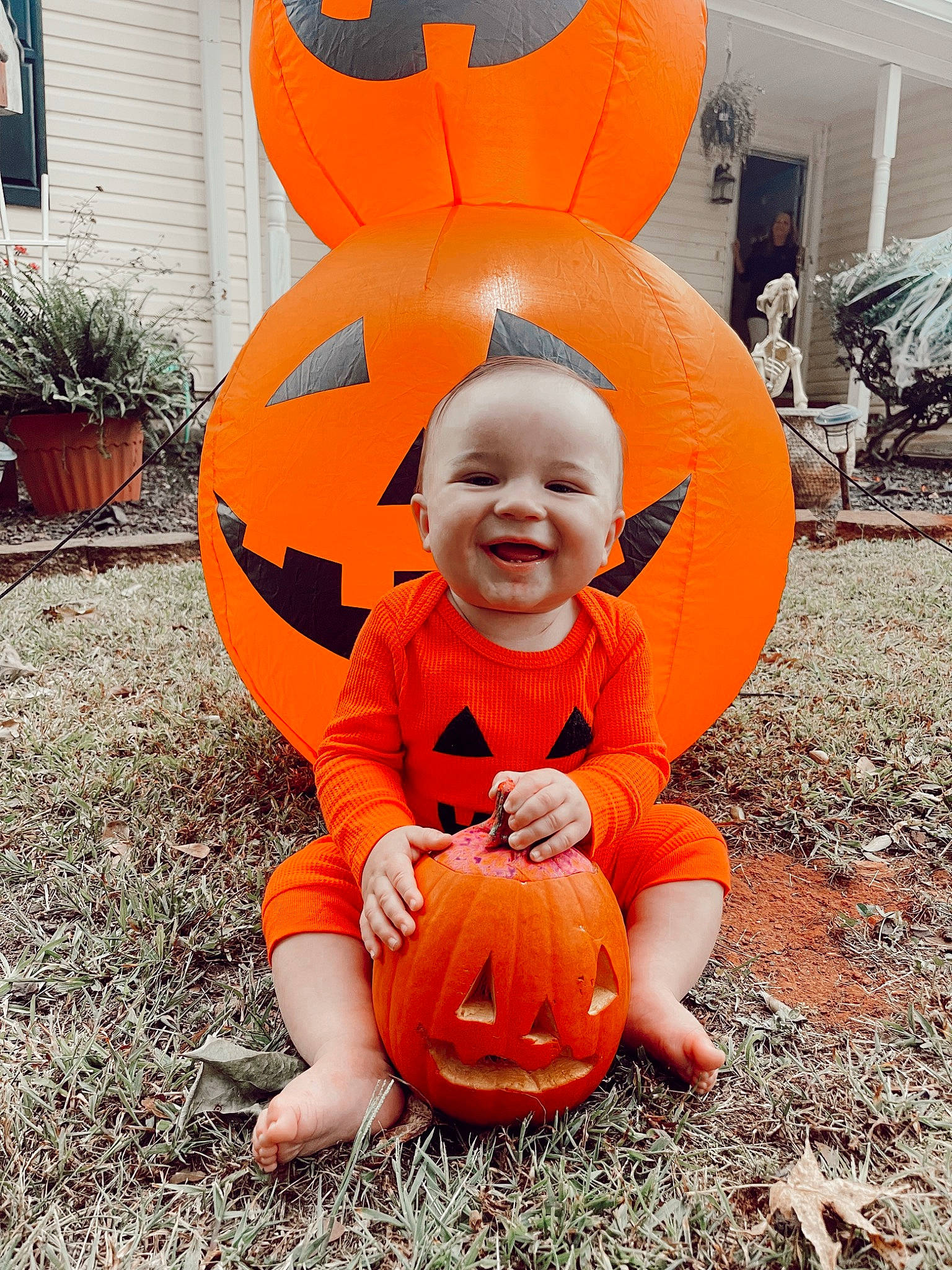 Brantley is registered to the contest to win money with this photo: art, calabaza, cucurbita, eye, flowerpot, gourd, grass, happy, houseplant, joy, leaf, orange, organ, people_in_nature, person, plant, pumpkin, smile, squash, toddler