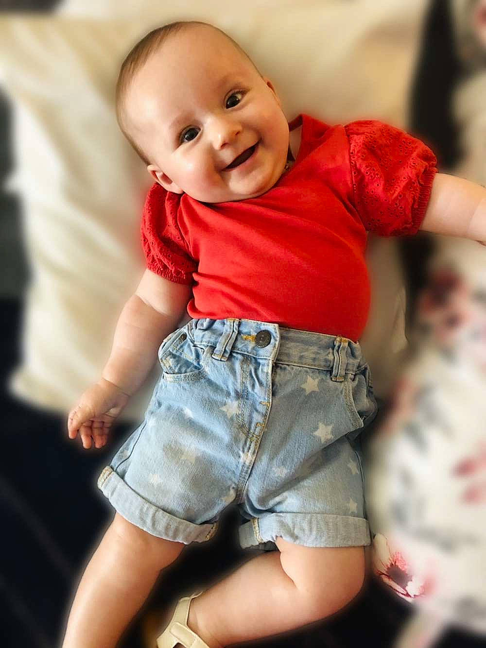 Luna participe au concours pour gagner de l'argent avec cette photo : baby, baby_toddler_clothing, cheek, cool, eye, face, flash_photography, happy, human_body, jean_short, joint, joy, muscle, person, shorts, shoulder, skin, sleeve, smile, thigh