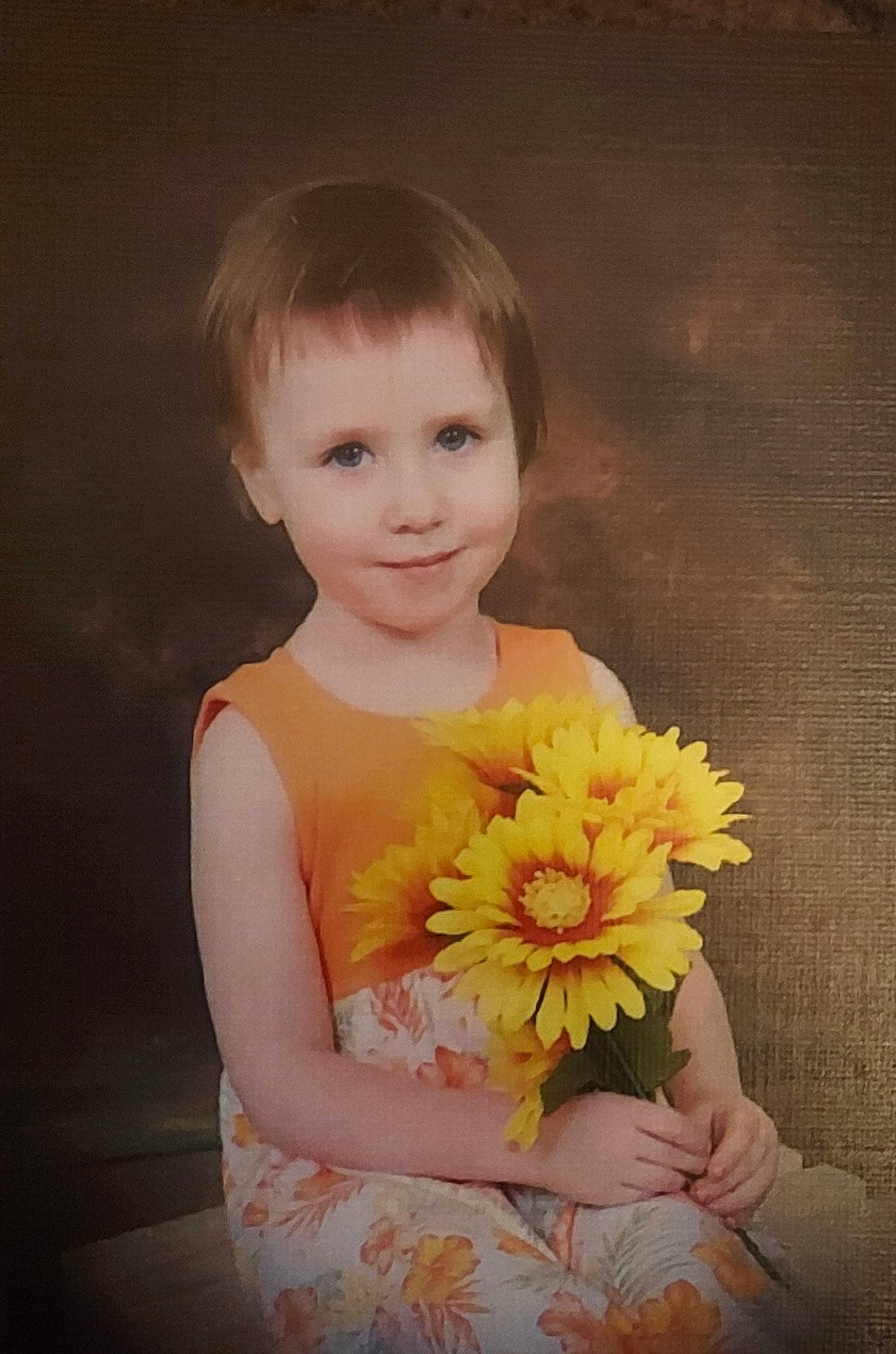 Adelyn is registered to the contest to win money with this photo: annual_plant, aquatic_plant, blond, bouquet, child, cut_flowers, eye, flash_photography, flower, flowering_plant, hand, happy, iris, joy, peach, people_in_nature, person, petal, plant, rose_family