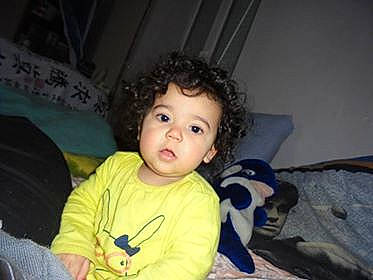 Madison participe au concours pour gagner de l'argent avec cette photo : baby, black_hair, cheek, child, chin, cool, eye, face, forehead, fun, iris, nose, person, sitting, skin, smile, toddler, vacation