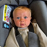 Liyem a rejoint le concours — aidez-le/la à gagner de superbes lots ! baby, child, car_seat, blue_eyes, sweater, seatbelt, gray, knit, infant, cute, portrait, indoor, safety, child_seat, straps, young, person, closeup, seat, curious
