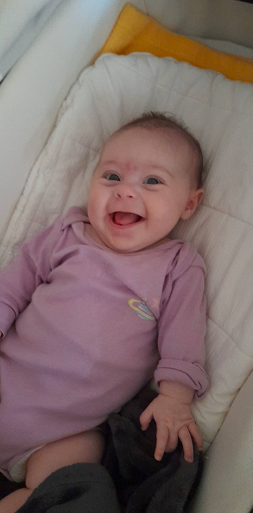 Lucie a rejoint le concours — aidez-le/la à gagner de superbes lots ! baby, baby_toddler_clothing, cheek, chin, comfort, eye, eyebrow, face, facial_expression, happy, iris, lip, mammal, mouth, nose, person, pink, skin, sleeve, smile