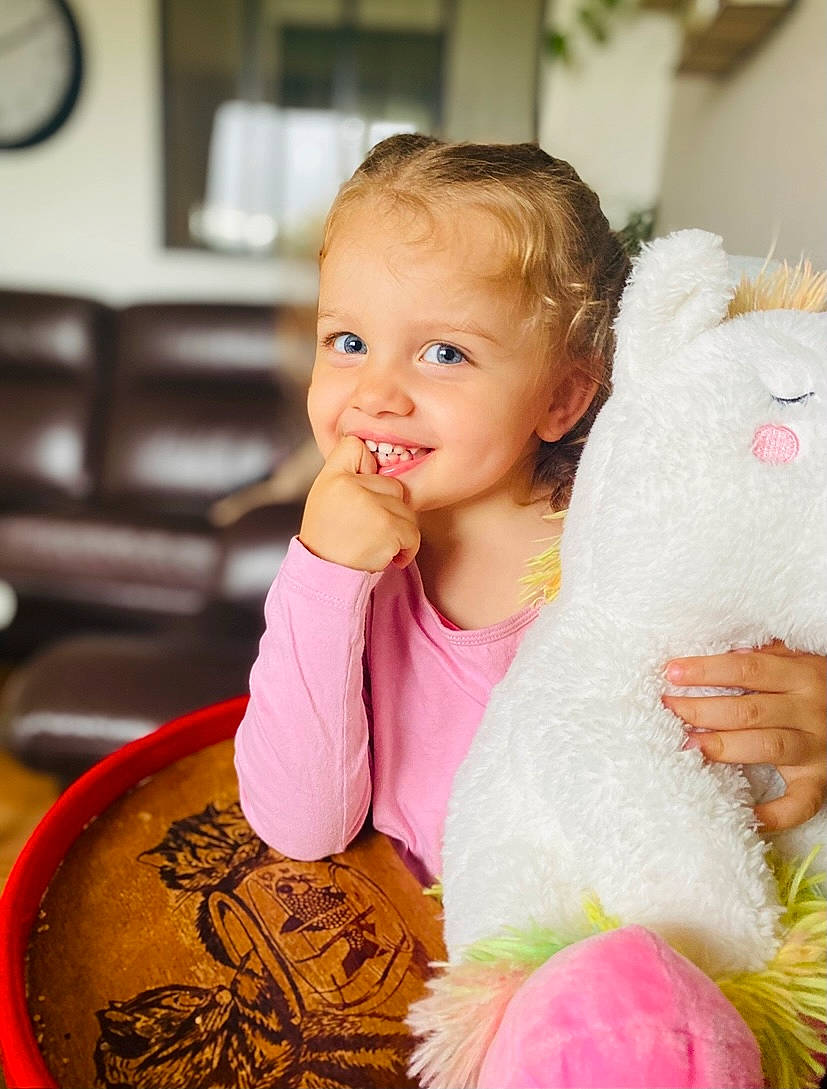 Lilou participe au concours pour gagner de l'argent avec cette photo : baby_toddler_clothing, beauty, child, clock, cuisine, dish, drinkware, event, fur, happy, ingredient, organ, person, serveware, skin, smile, stuffed_toy, sweetness, tableware, toddler