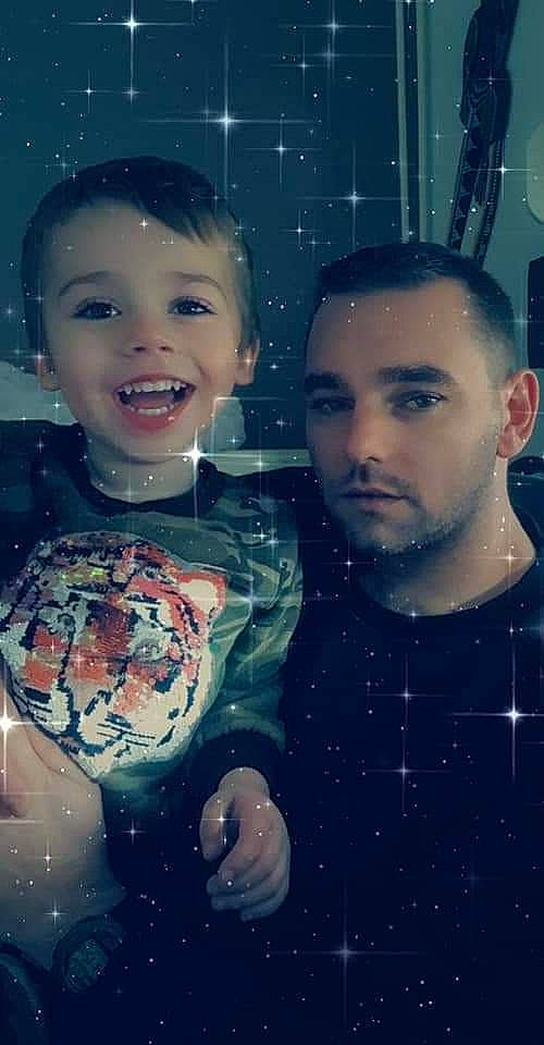 Dorian participe au concours pour gagner de l'argent avec cette photo : art, beard, cloud, cool, eye, eyebrow, facial_expression, flash_photography, fun, hairstyle, happy, human, joy, lighting, lip, organ, people, person, sky, smile