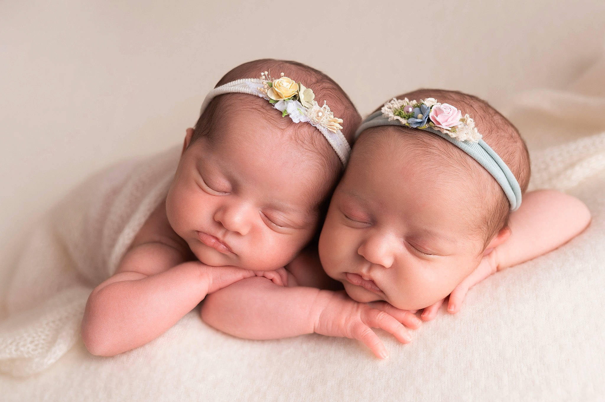 Leila Alba participe au concours pour gagner de l'argent avec cette photo : baby, baby_sleeping, baby_toddler_clothing, cheek, comfort, eye, face, finger, gesture, hand, happy, head, headgear, human_body, iris, lip, person, skin, textile, toddler