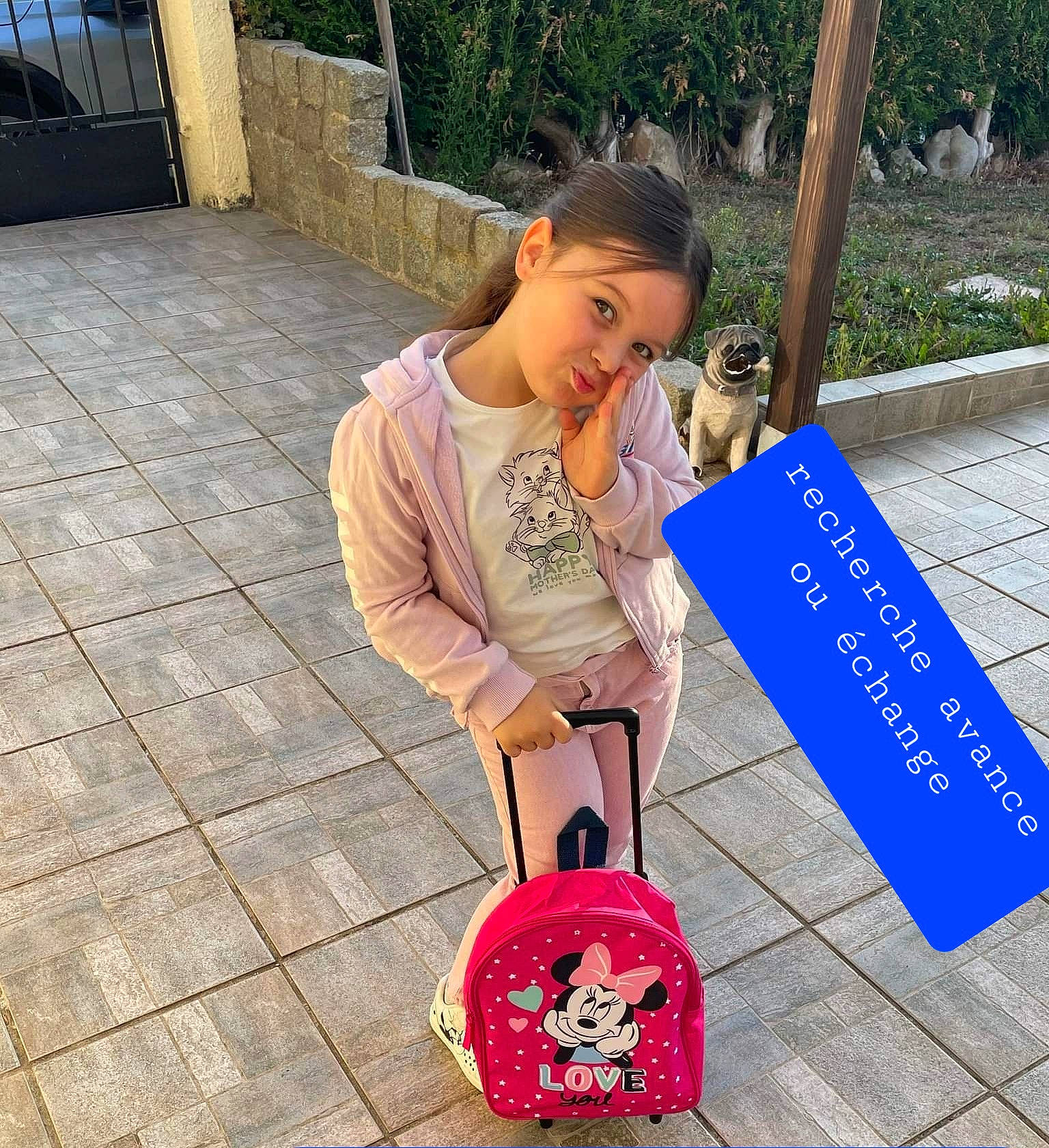 Mèlina participe au concours pour gagner de l'argent avec cette photo : bag, child, fashion_accessory, flooring, fun, grass, happy, leisure, luggage_and_bags, magenta, outerwear, pattern, person, plant, play, recreation, sidewalk, sleeve, toddler, travel