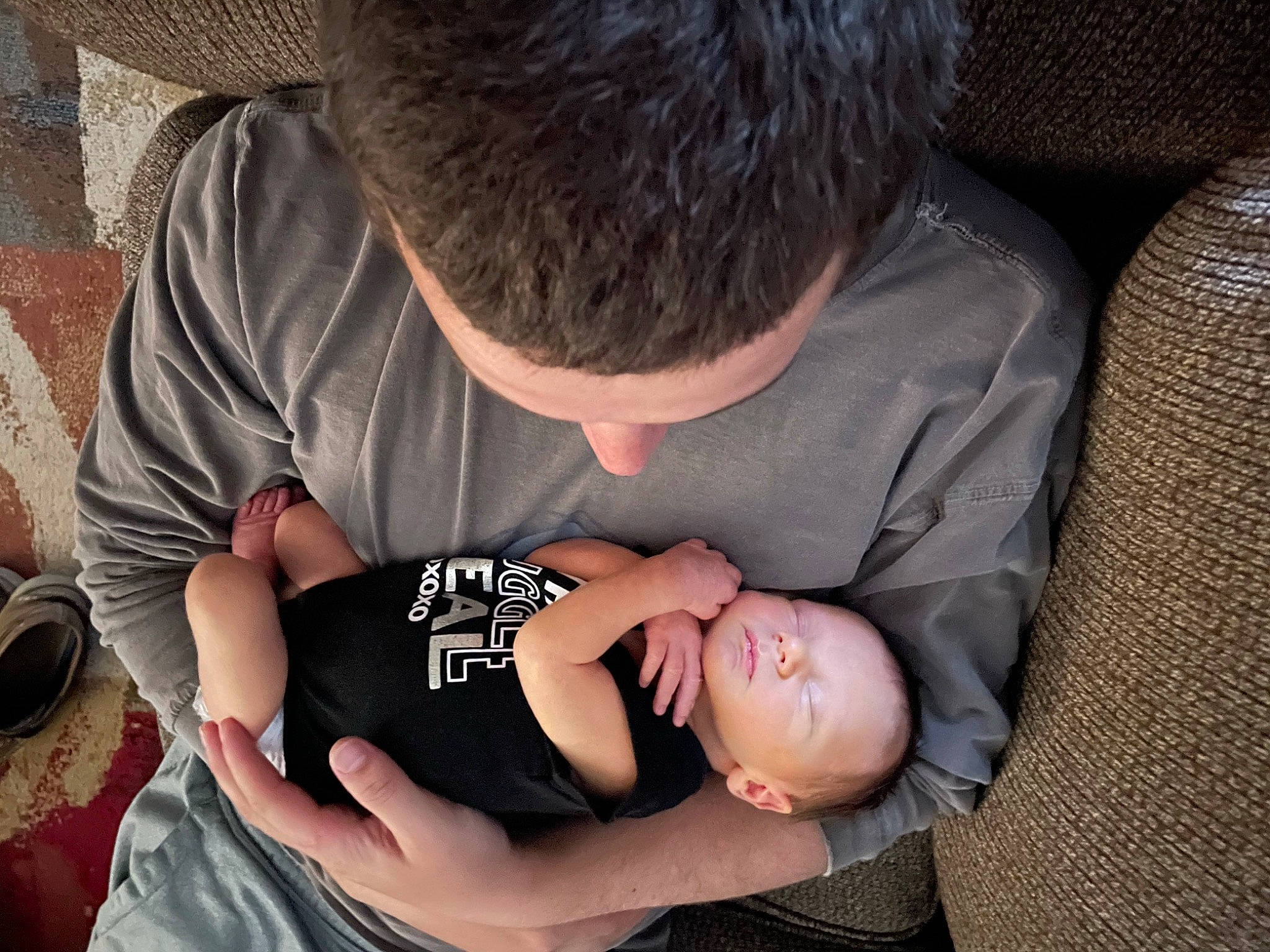 Kase is registered to the contest to win money with this photo: arm, baby, baby_toddler_clothing, child, comfort, elbow, finger, gesture, hand, head, human, human_body, lap, leg, mammal, mouth, person, thigh, toddler, tree