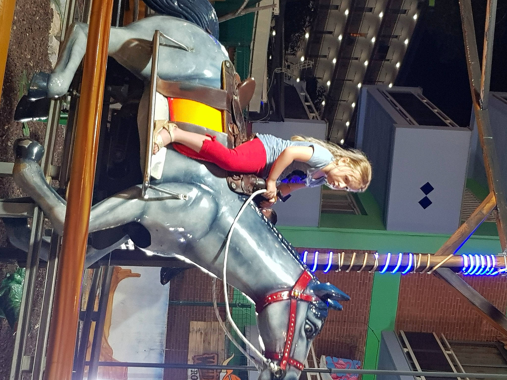 Merry a rejoint le concours — aidez-le/la à gagner de superbes lots ! costume, fictional_character, person, sculpture, statue