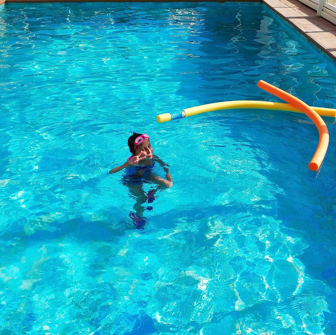 Dumbo a rejoint le concours — aidez-le/la à gagner de superbes lots ! diving, fun, leisure, person, recreation, snorkeling, swimmer, swimming, swimming_pool, vacation, water, water_sport