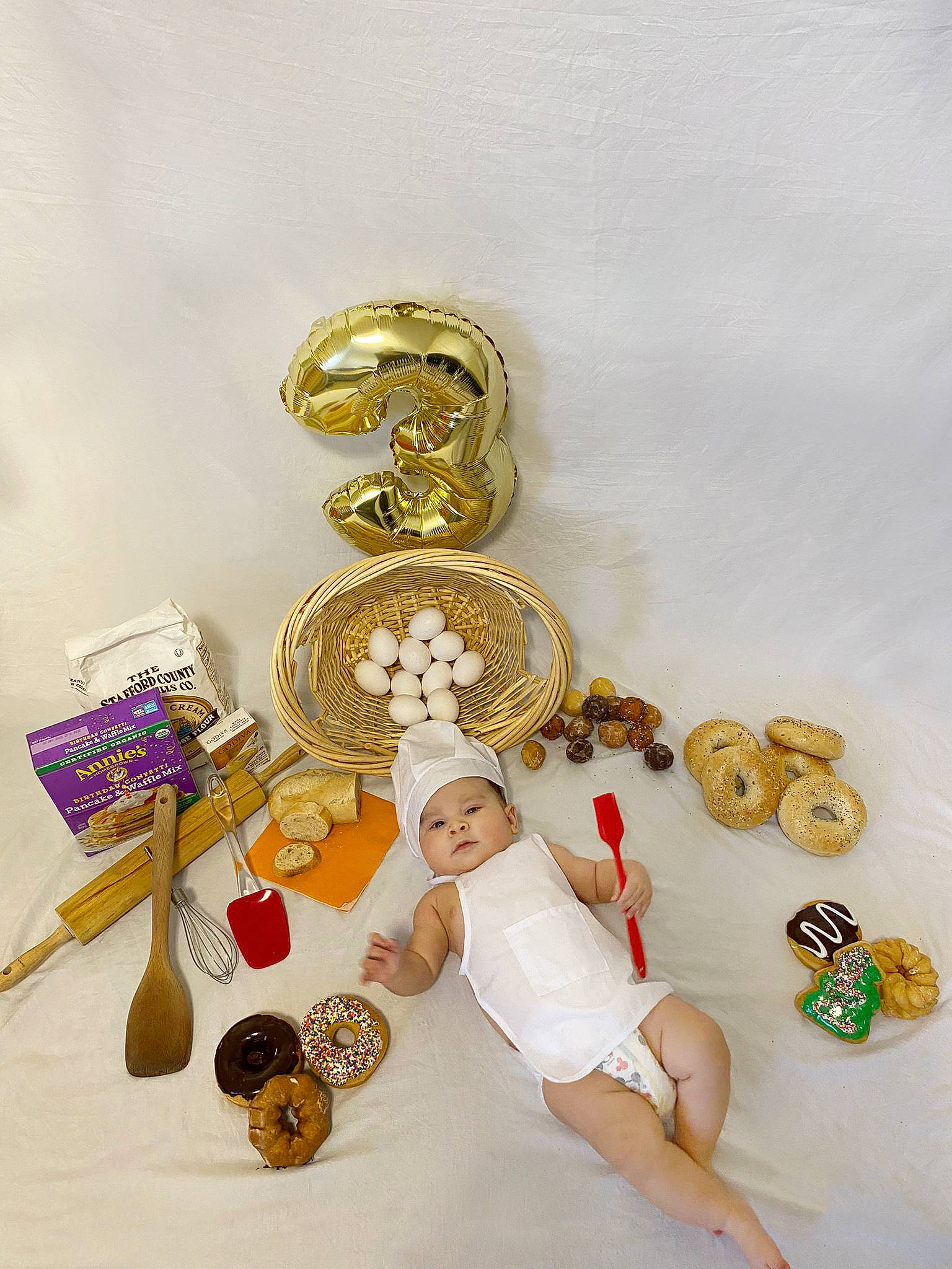 Manuel is registered to the contest to win money with this photo: angel, art, body_jewelry, brass, circle, crown, fashion_accessory, gold, happy, headwear, jewellery, metal, musical_instrument, ornament, person, religious_item