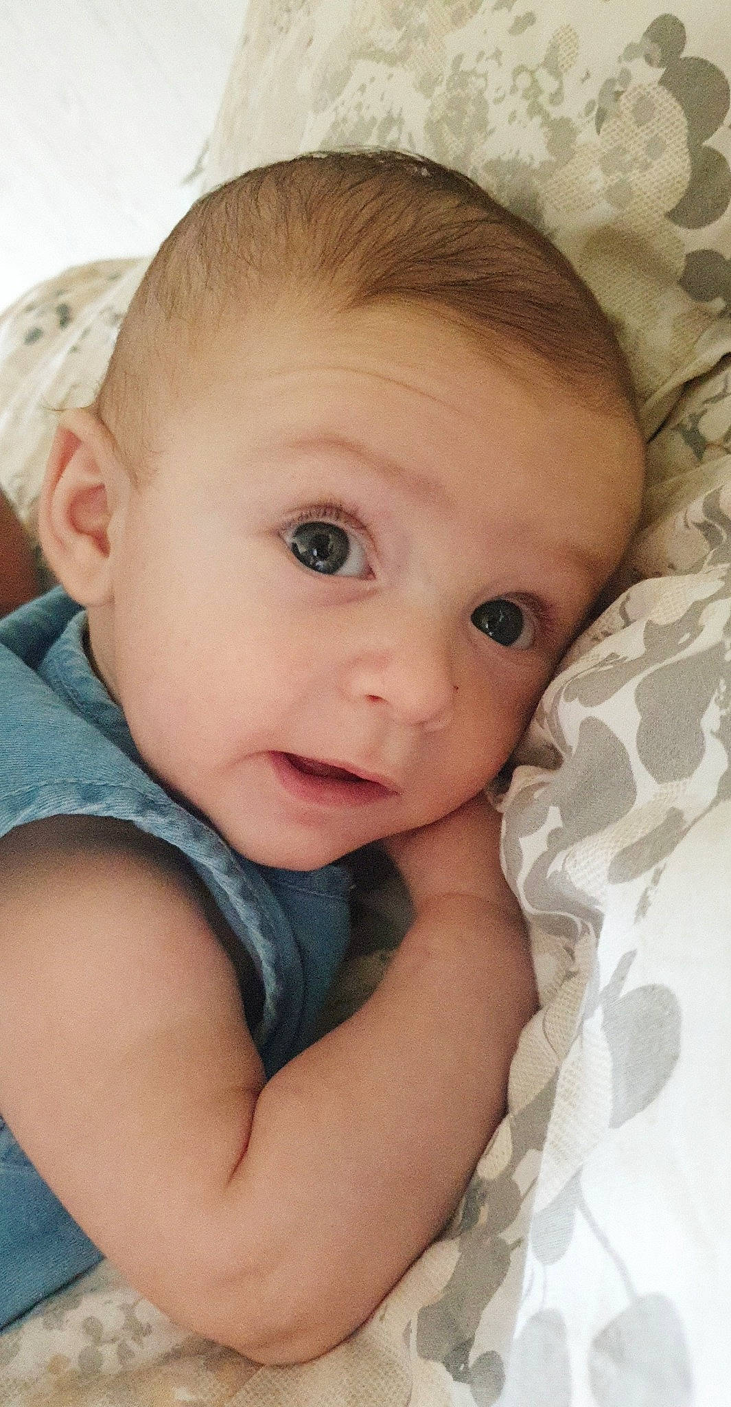 Giovann participe au concours pour gagner de l'argent avec cette photo : arm, baby, baby_toddler_clothing, cheek, chin, comfort, dress, eyebrow, eyelash, flash_photography, human_body, iris, lip, mammal, mouth, neck, nose, person, product, skin