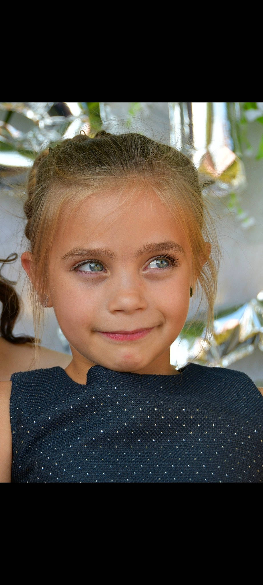 Louna a rejoint le concours — aidez-le/la à gagner de superbes lots ! beauty, blond, brown_hair, cheek, child, electric_blue, eye, eyebrow, eyelash, flash_photography, fun, grass, hairstyle, happy, iris, joy, lip, long_hair, pattern, person