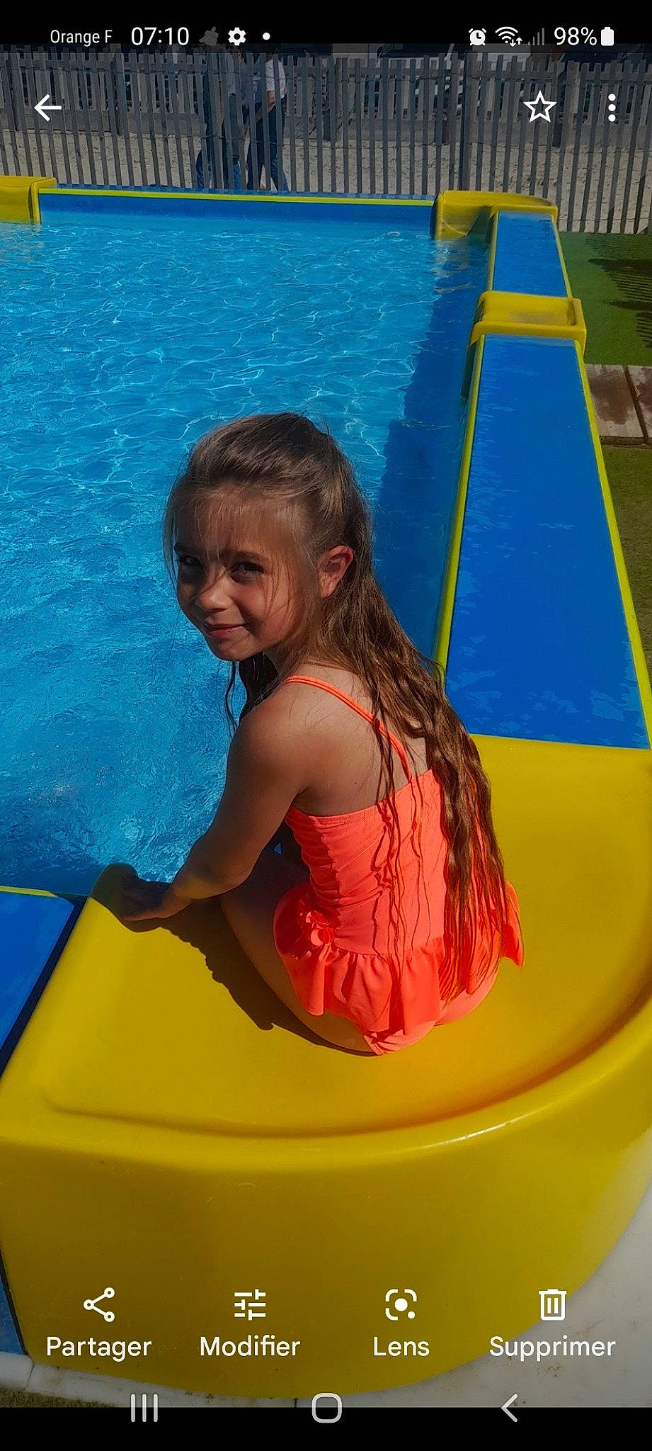 Louna a rejoint le concours — aidez-le/la à gagner de superbes lots ! baby_products, bathing, blue, child, electric_blue, fun, happy, inflatable, leisure, leisure_centre, nonbuilding_structure, person, play, recreation, smile, summer, swimming_pool, toddler, vacation, water