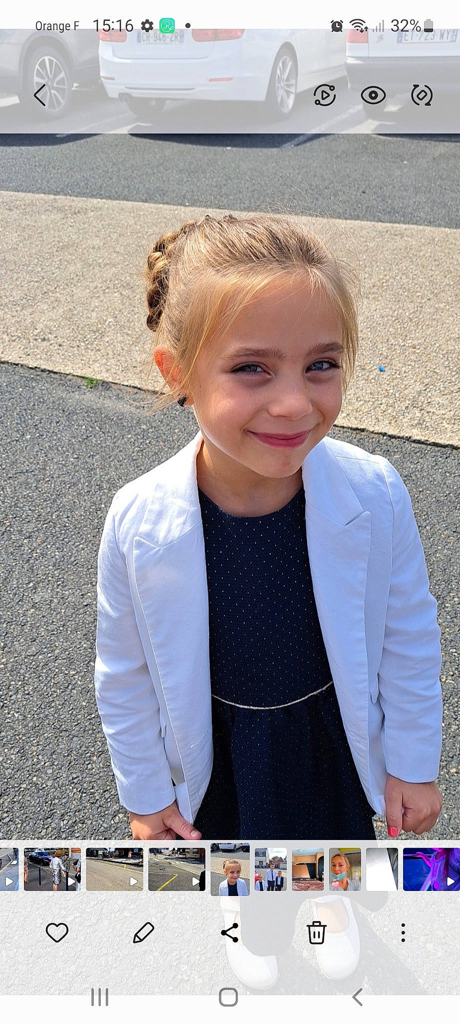 Louna participe au concours pour gagner de l'argent avec cette photo : asphalt, blazer, blond, child, clothing, dress_shirt, electric_blue, fashion_accessory, formal_wear, fur, happy, jewellery, joy, neck, pattern, person, road_surface, sleeve, smile, t_shirt