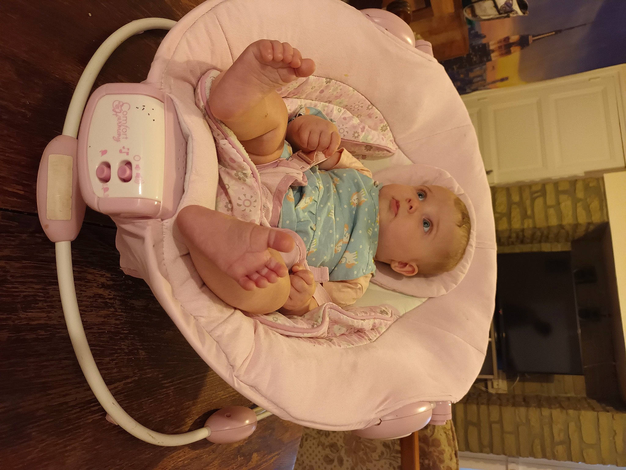 Talya participe au concours pour gagner de l'argent avec cette photo : audio_equipment, baby, baby_products, baby_safety, baby_sleeping, baby_toddler_clothing, child, comfort, event, health_care, hospital, infant_bed, linens, medical, medical_equipment, person, room, service, sleep, toddler