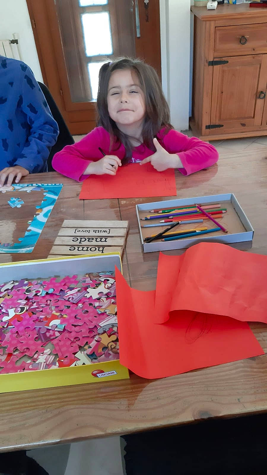 Eiden participe au concours pour gagner de l'argent avec cette photo : joy, linens, magenta, person, pink, textile