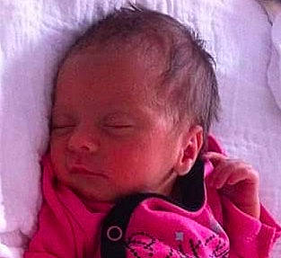 Eiden participe au concours pour gagner de l'argent avec cette photo : baby, birth, cheek, child, ear, eye, face, facial_expression, forehead, head, human, lip, mouth, nap, nose, person, pink, skin, sleep, smile