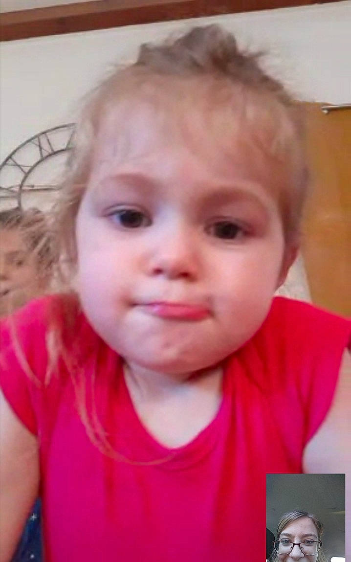 Camille participe au concours pour gagner de l'argent avec cette photo : baby, blond, cheek, child, chin, ear, eye, eyebrow, face, facial_expression, forehead, hair, head, iris, lip, mouth, nose, person, pink, skin