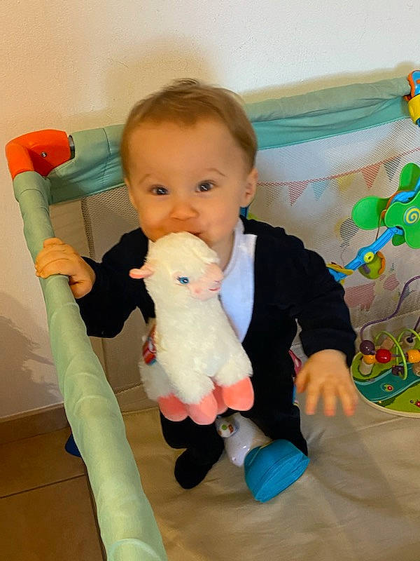 Maël a rejoint le concours — aidez-le/la à gagner de superbes lots ! baby, baby_products, baby_toys, child, person, play, product, room, skin, stuffed_toy, toddler, toy