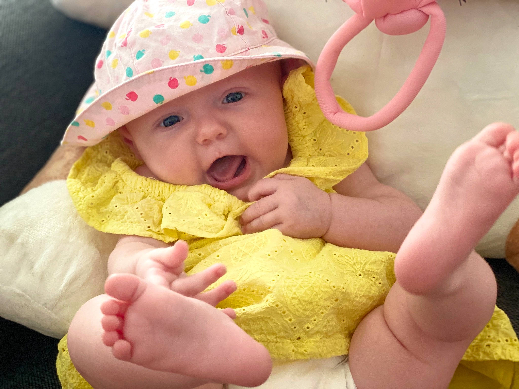 Lior participe au concours pour gagner de l'argent avec cette photo : baby, baby_toddler_clothing, child, costume_hat, face, finger, fun, gesture, hand, happy, hat, headgear, headwear, people, people_in_nature, person, pink, skin, sun_hat, thumb