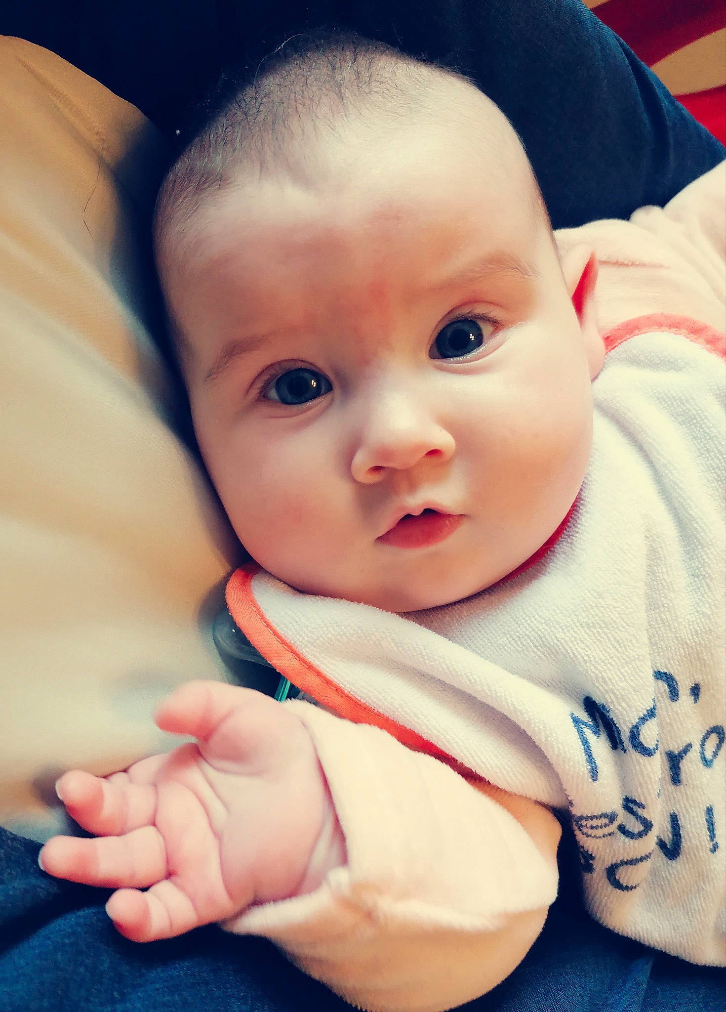 Olivia participe au concours pour gagner de l'argent avec cette photo : baby, baby_products, baby_toddler_clothing, cheek, child, comfort, ear, eyebrow, eyelash, finger, forehead, iris, lip, nail, organ, person, portrait_photography, skin, sweater, thumb