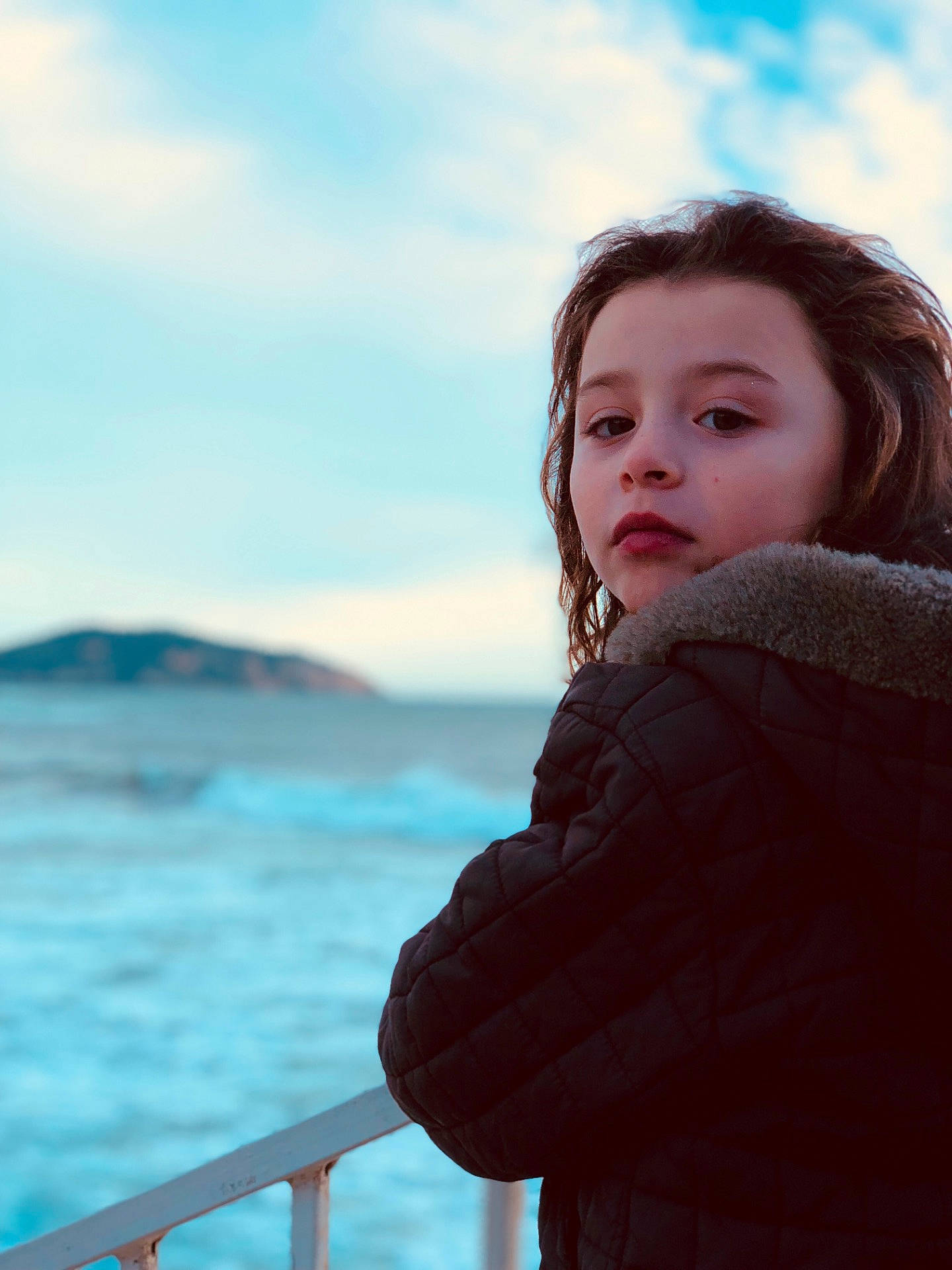 Savanna participe au concours pour gagner de l'argent avec cette photo : beauty, blue, body_of_water, eye, fun, girl, horizon, ocean, person, photograph, photography, portrait, sea, sky, smile, sunlight, vacation, water, wave, winter