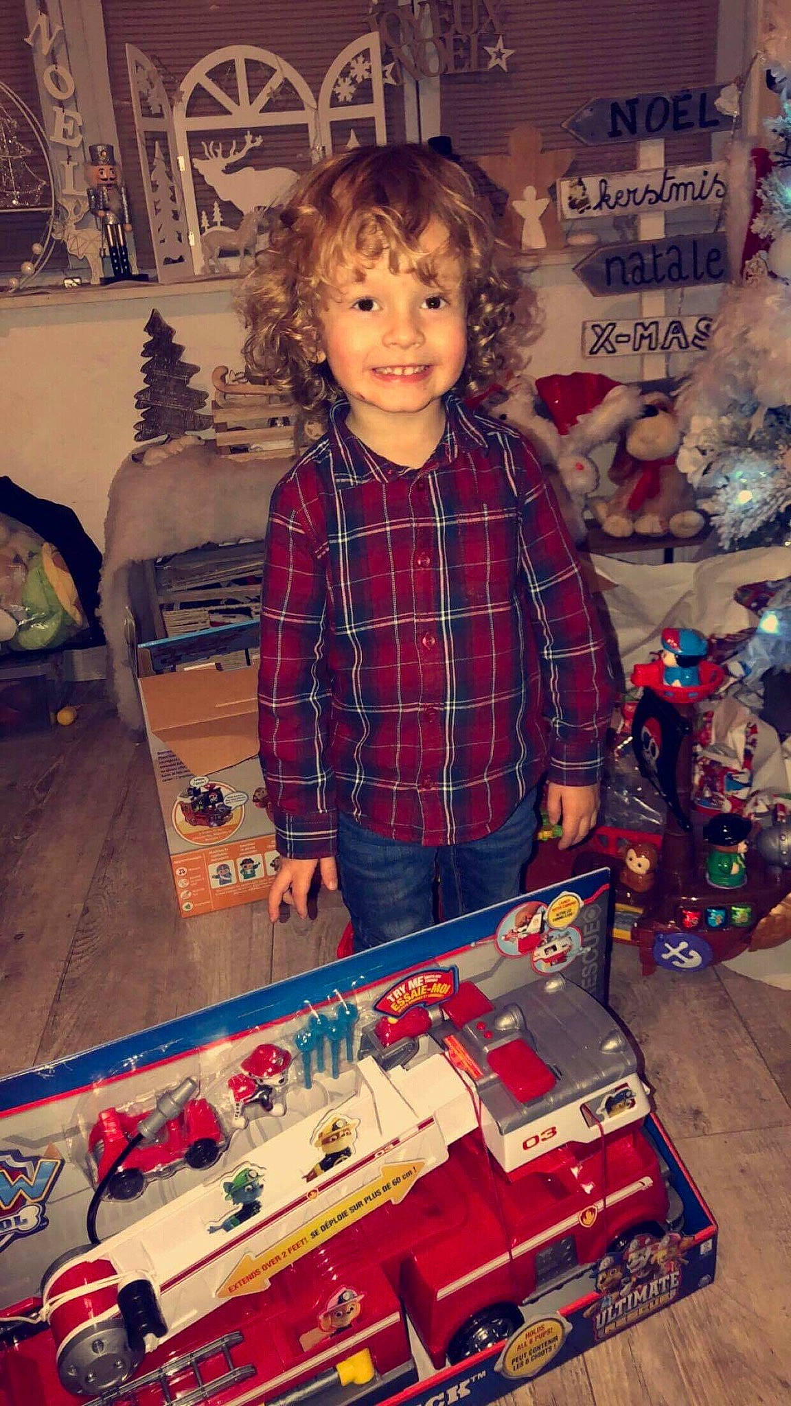 Thao a rejoint le concours — aidez-le/la à gagner de superbes lots ! design, fun, holiday, joy, pattern, person, plaid, product, tartan, toddler