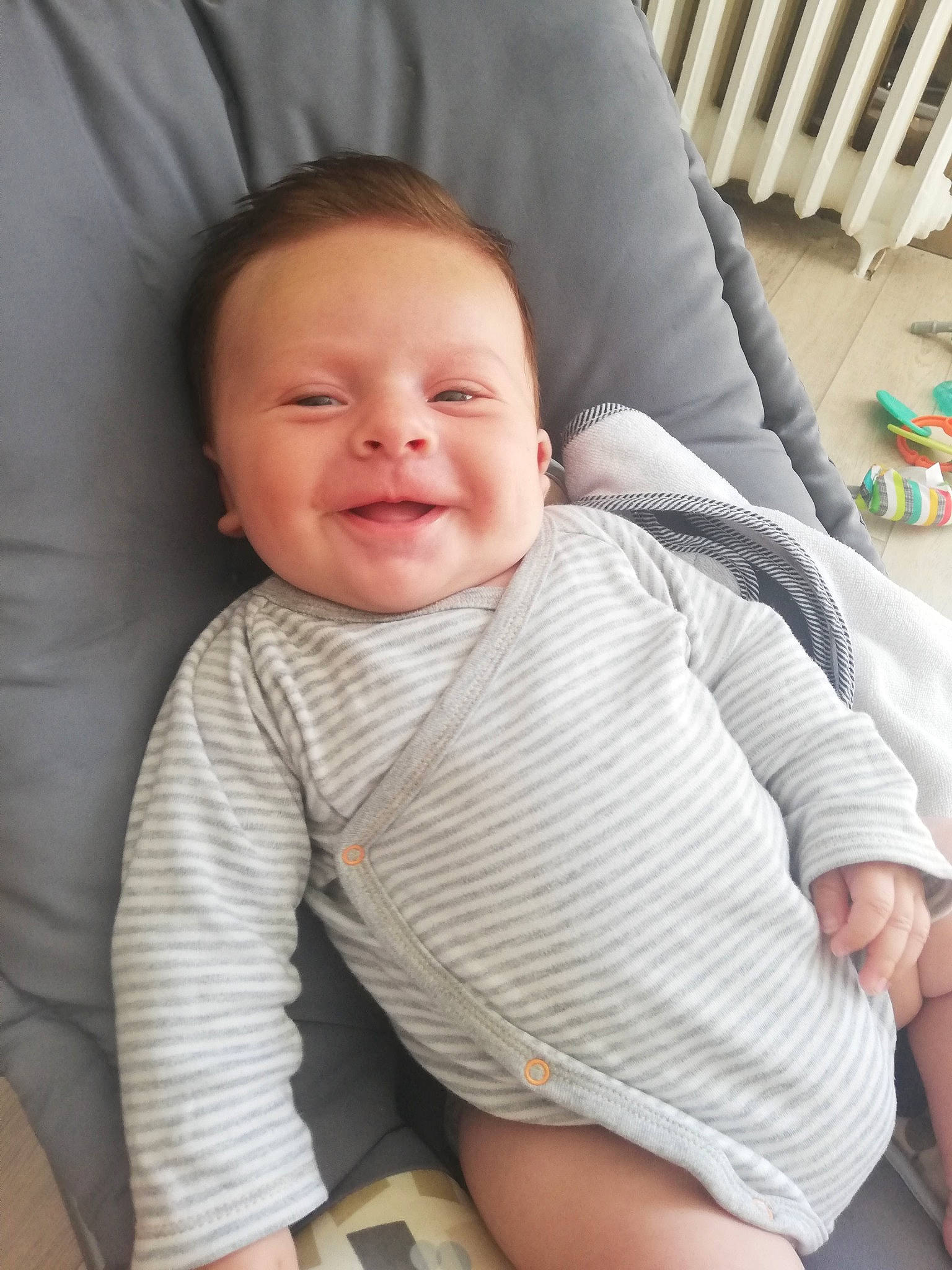 Lyzio a rejoint le concours — aidez-le/la à gagner de superbes lots ! baby, baby_products, cheek, child, person, product, sitting, skin, smile, toddler