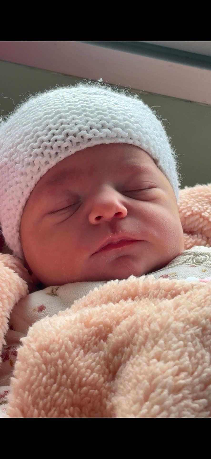 Tina participe au concours pour gagner de l'argent avec cette photo : baby, newborn, sleeping, hat, blanket, cozy, closeup, face, infant, soft, warm, peaceful, cute, child, portrait, knitted_hat, sleep, rest, toddler, indoors