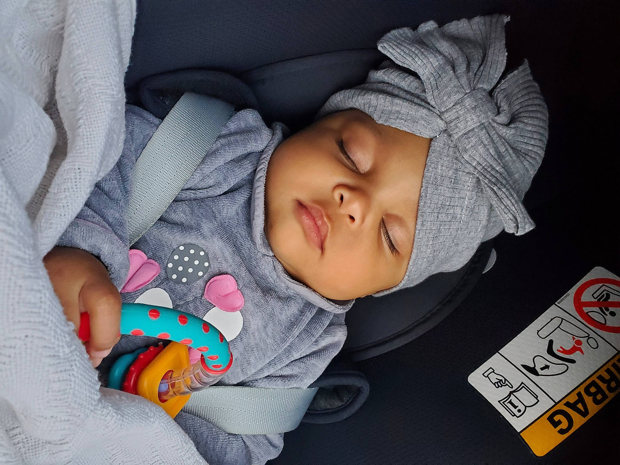 Siana participe au concours pour gagner de l'argent avec cette photo : arm, baby, baby_products, baby_sleeping, baby_toddler_clothing, beauty, bedtime, carmine, cheek, child, comfort, finger, headwear, human_body, linens, mammal, mouth, person, product, skin