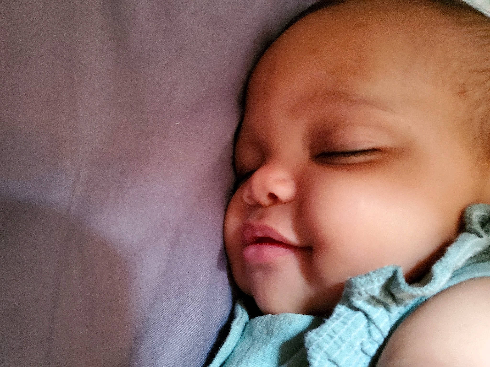 Siana participe au concours pour gagner de l'argent avec cette photo : baby, baby_sleeping, baby_toddler_clothing, bedtime, cheek, child, comfort, eyelash, gesture, happy, linens, lip, nap, nose, person, portrait_photography, skin, sleep, smile, thumb