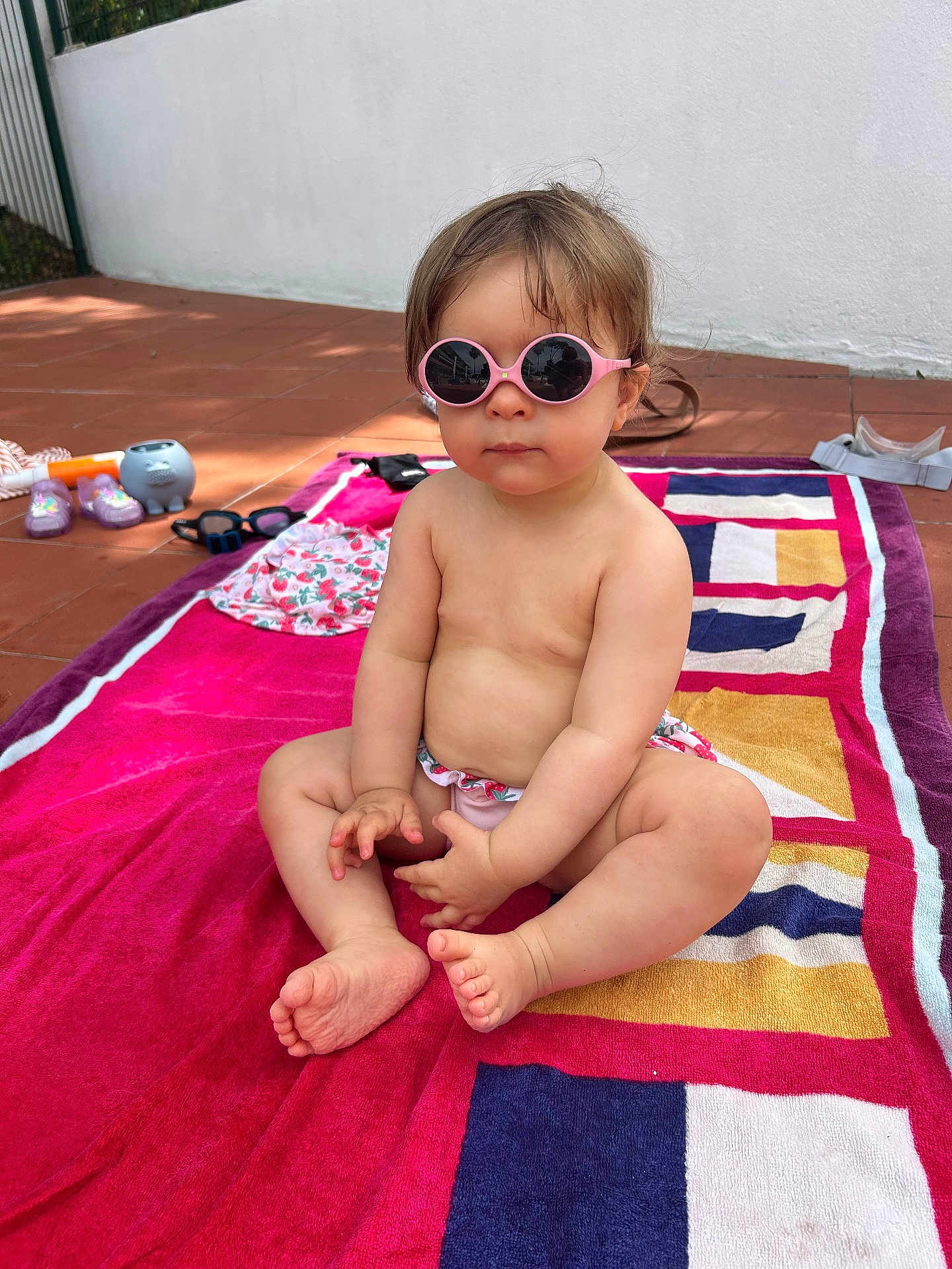 Lilyrose a rejoint le concours — aidez-le/la à gagner de superbes lots ! toddler, child, sunglasses, pink, beach_towel, colorful, bare_chest, outdoor, sunny, tiles, toys, shoes, sitting, cross_legged, summer, cute, baby, relaxed, shade, playtime