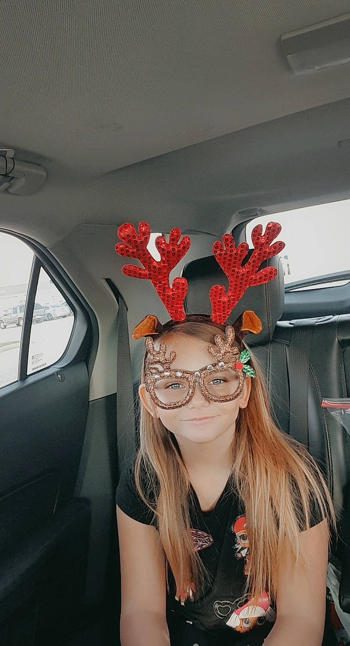 Niya is registered to the contest to win money with this photo: auto_part, automotive_design, automotive_exterior, event, eyewear, fashion_accessory, fashion_design, fawn, feather, fictional_character, fun, fur, headpiece, horn, jewellery, necklace, person, personal_protective_equipment, plant, vehicle_door