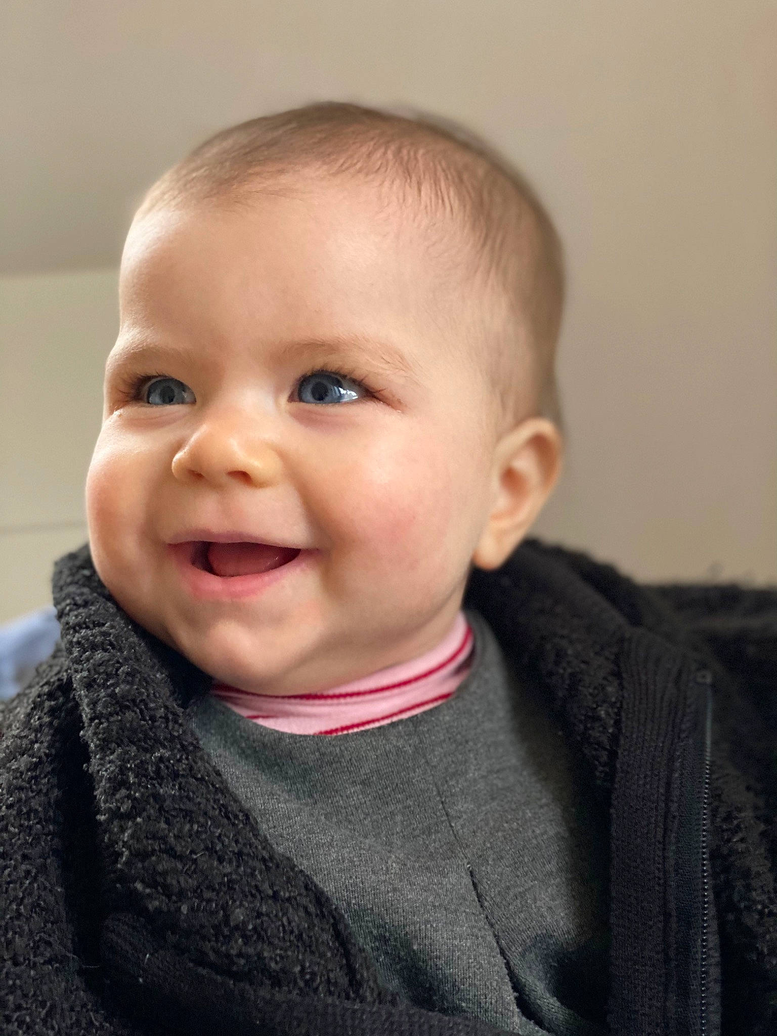 Cataleya participe au concours pour gagner de l'argent avec cette photo : blue, cheek, clothing, eye, face, fun, hair, hairstyle, head, human, human_body, jacket, joy, lip, people, person, product, sitting, skin, smile