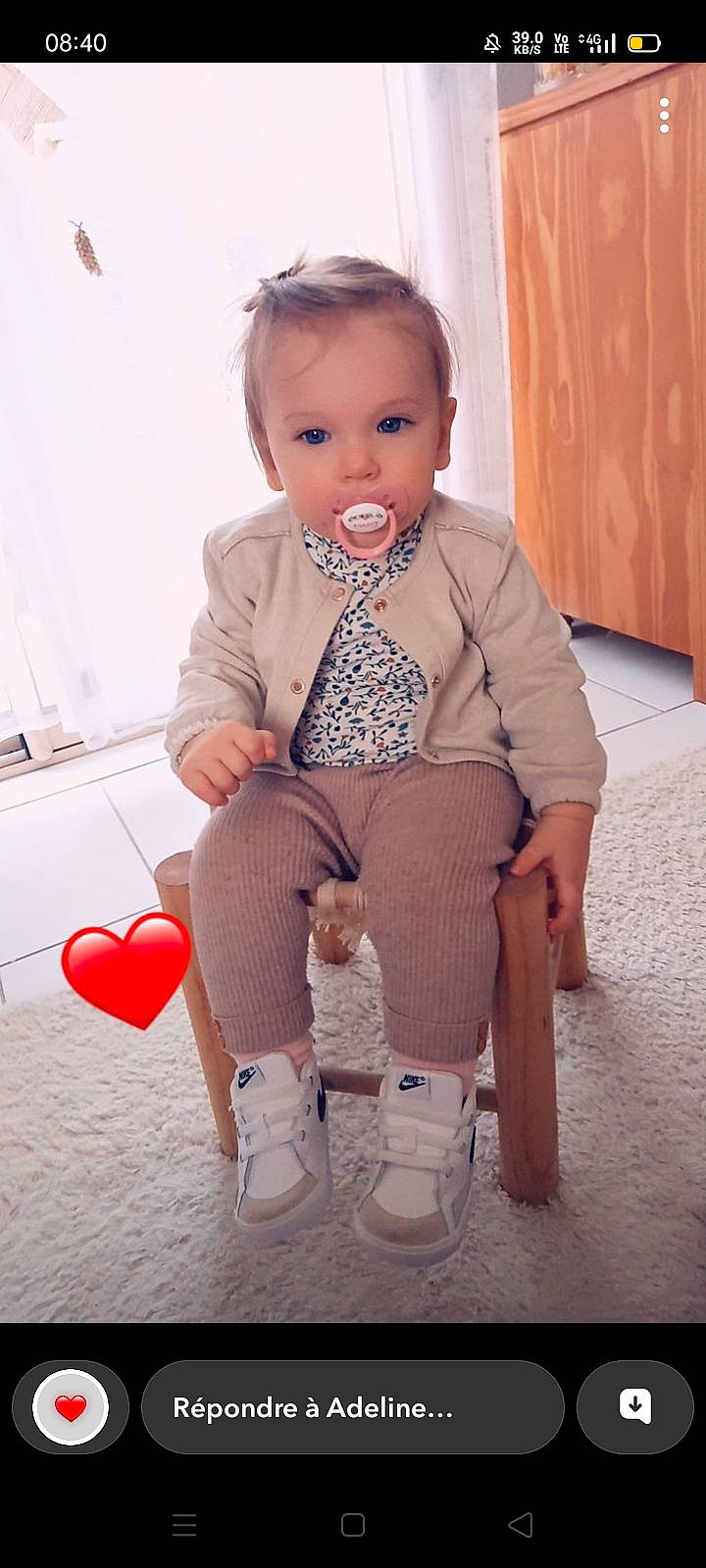 Lanna a rejoint le concours — aidez-le/la à gagner de superbes lots ! baby_toddler_clothing, dress_shirt, eye, face, floor, flooring, hairstyle, head, human, joint, knee, leg, lip, neck, organ, person, pink, shoulder, skin, sleeve