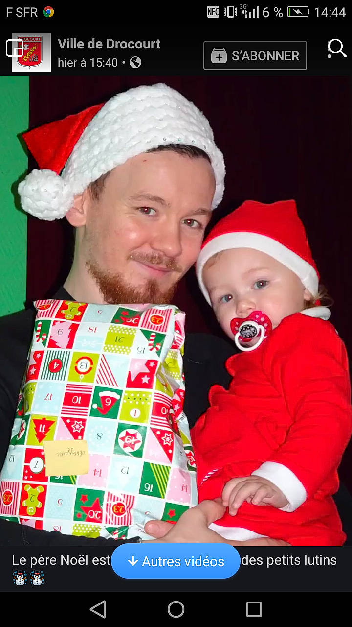 Abbygaëlle participe au concours pour gagner de l'argent avec cette photo : advertising, christmas, event, holiday, joy, person, photo_caption, product, santa_claus, smile