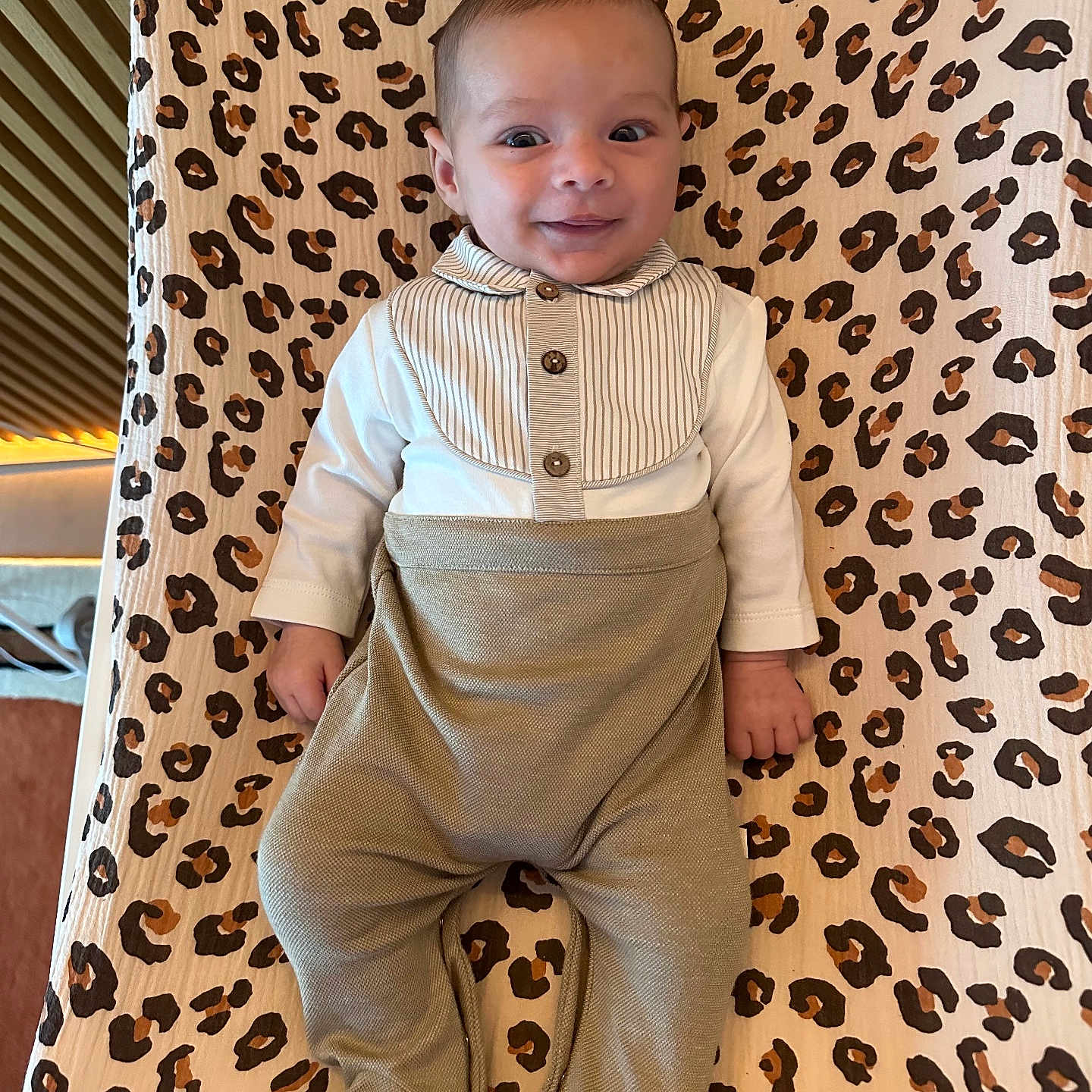 Gabriel participe au concours pour gagner de l'argent avec cette photo : baby, baby_outfit, blanket, child, clothing, comfortable, cute, face, footed_pants, happy, indoors, infant, leopard_print, long_sleeve, lying_down, pattern, portrait, smile, soft_texture, young