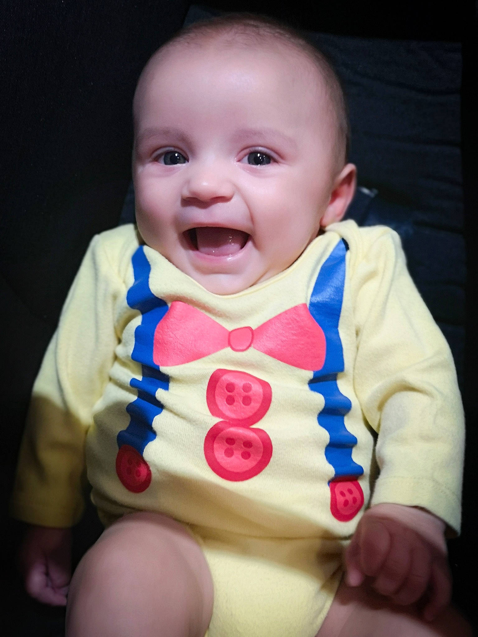 Abel participe au concours pour gagner de l'argent avec cette photo : baby, baby_products, baby_toddler_clothing, cheek, collar, dress, electric_blue, eye, finger, happy, human_body, iris, lip, neck, nose, outerwear, pattern, person, sleeve, smile