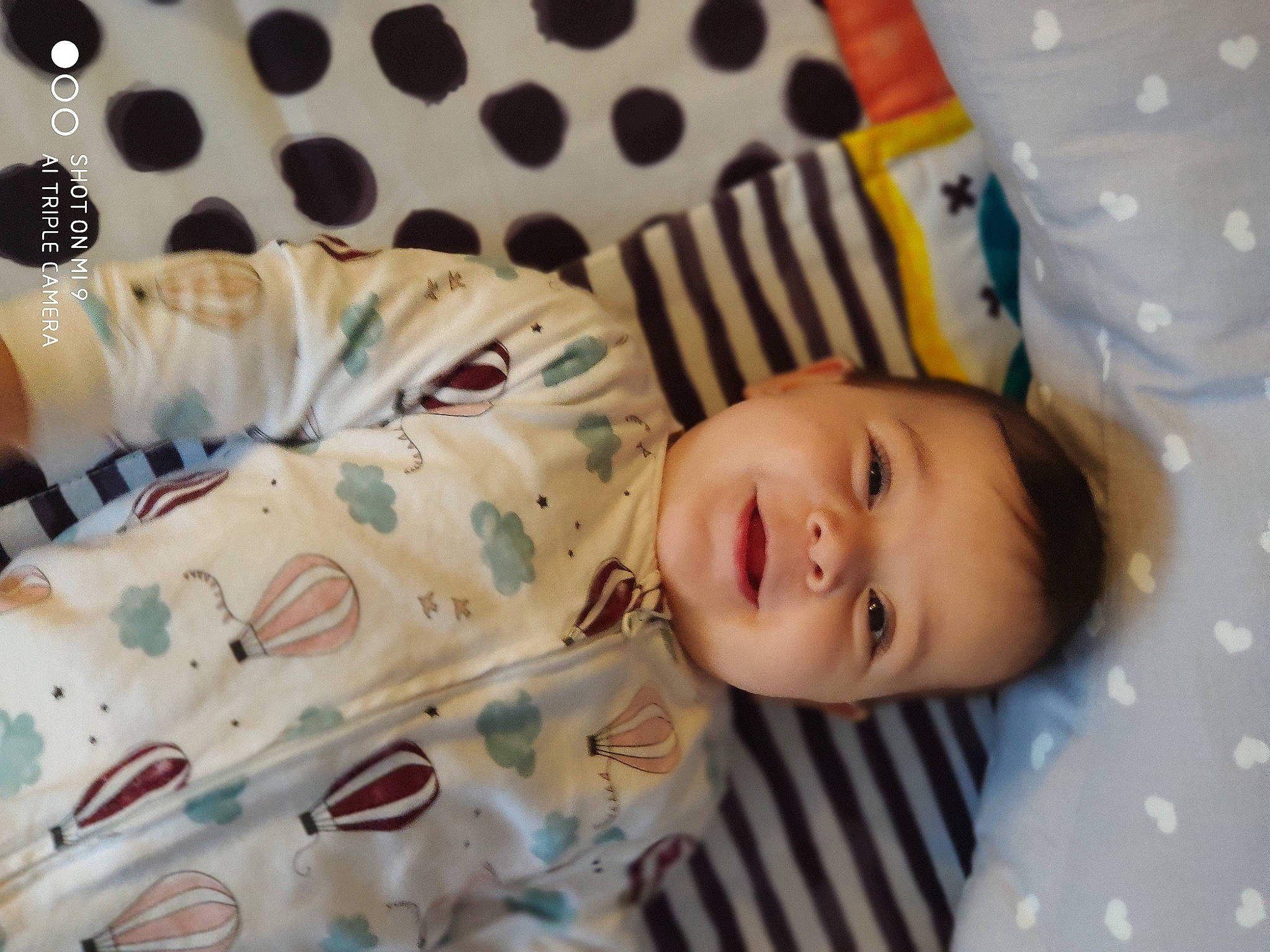 Julia a rejoint le concours — aidez-le/la à gagner de superbes lots ! baby, baby_laughing, baby_products, baby_toddler_clothing, cheek, child, comfort, happy, iris, linens, mammal, nose, pattern, person, skin, sleeve, smile, textile, toddler, vertebrate