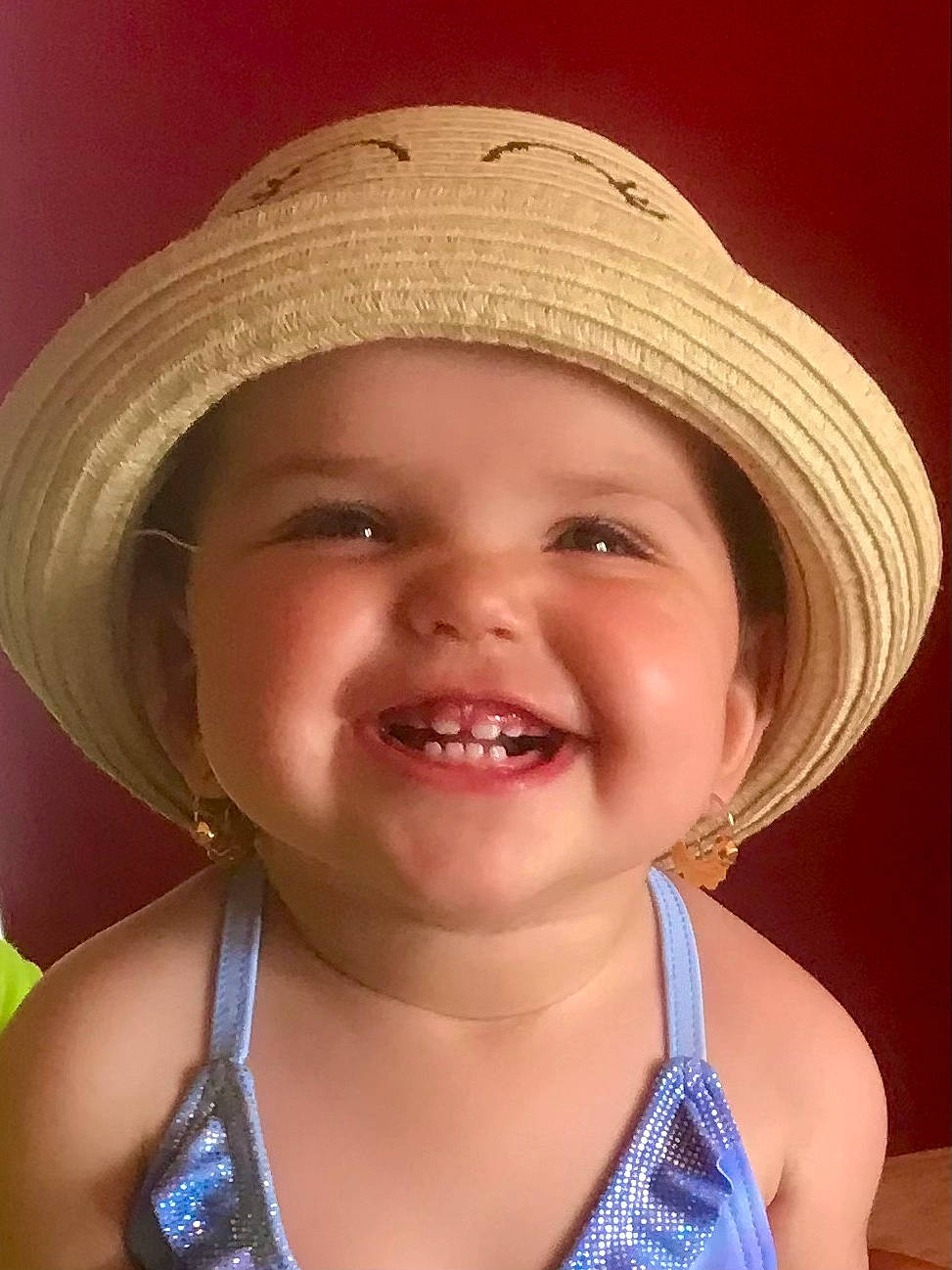 Alizee a rejoint le concours — aidez-le/la à gagner de superbes lots ! blue, chin, clothing, eye, eyebrow, face, facial_expression, hat, head, headwear, human_body, joy, light, lip, mouth, nose, organ, person, photograph, product