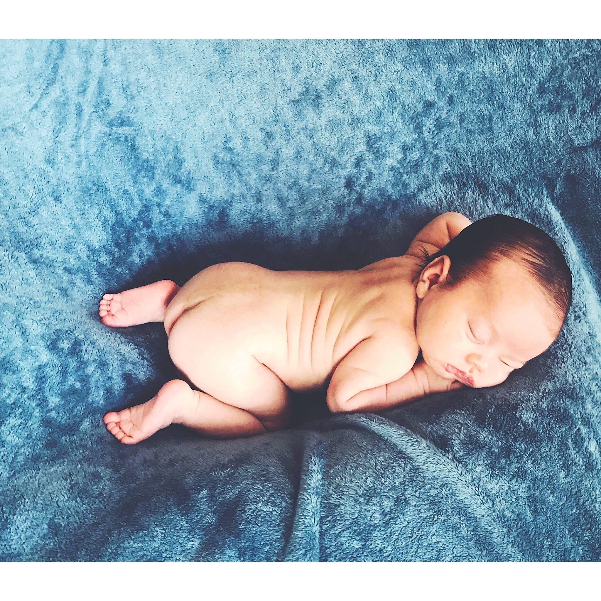 Levin is registered to the contest to win money with this photo: baby, baby_sleeping, child, hand, human, love, nap, person, photo_shoot, photograph, photography, sky, sleep, smile, stock_photography, toddler