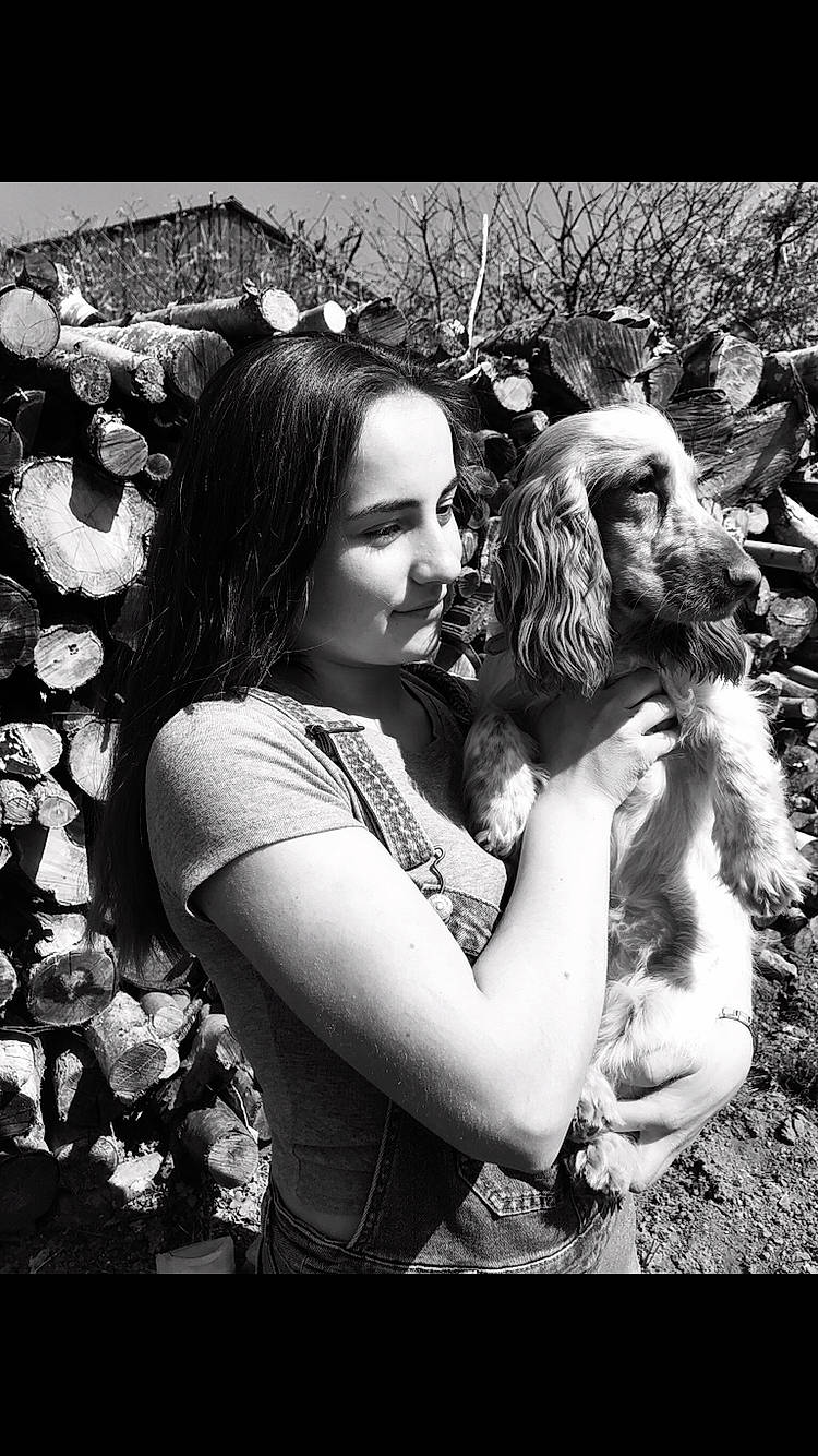 Opaline participe au concours pour gagner de l'argent avec cette photo : beauty, black_and_white, fawn, fun, happy, hug, long_hair, love, monochrome, monochrome_photography, people_in_nature, photograph, photography, plant, smile, snapshot, stock_photography, style