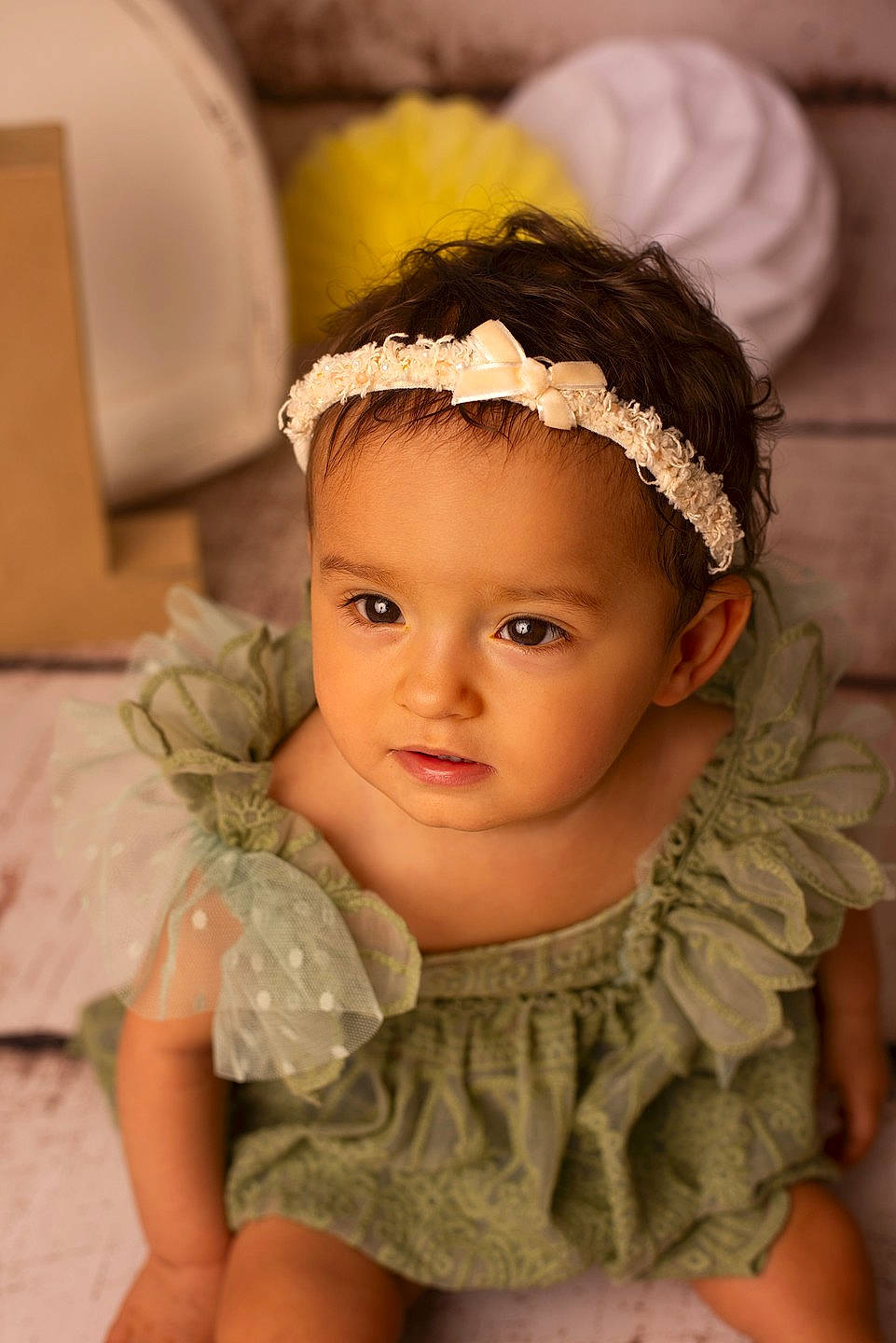 Yüna a rejoint le concours — aidez-le/la à gagner de superbes lots ! baby_toddler_clothing, cheek, chin, comfort, ear, eye, eyelash, face, flash_photography, hair, hairstyle, happy, head, headband, headgear, headpiece, headwear, iris, lip, person