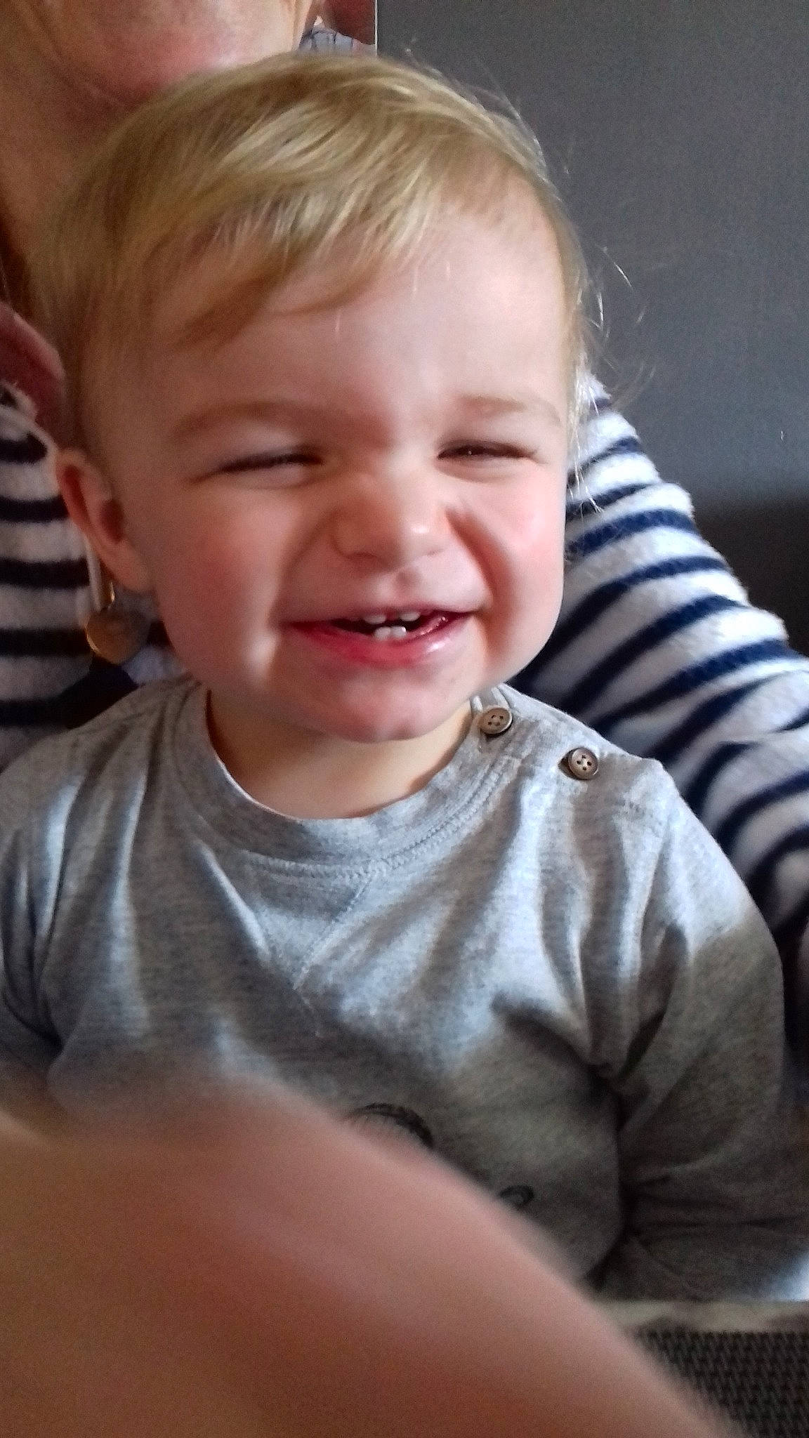 Celyan participe au concours pour gagner de l'argent avec cette photo : baby, baby_making_funny_faces, blond, cheek, child, chin, ear, eye, face, facial_expression, forehead, hair, head, joy, laugh, lip, mouth, nose, person, skin