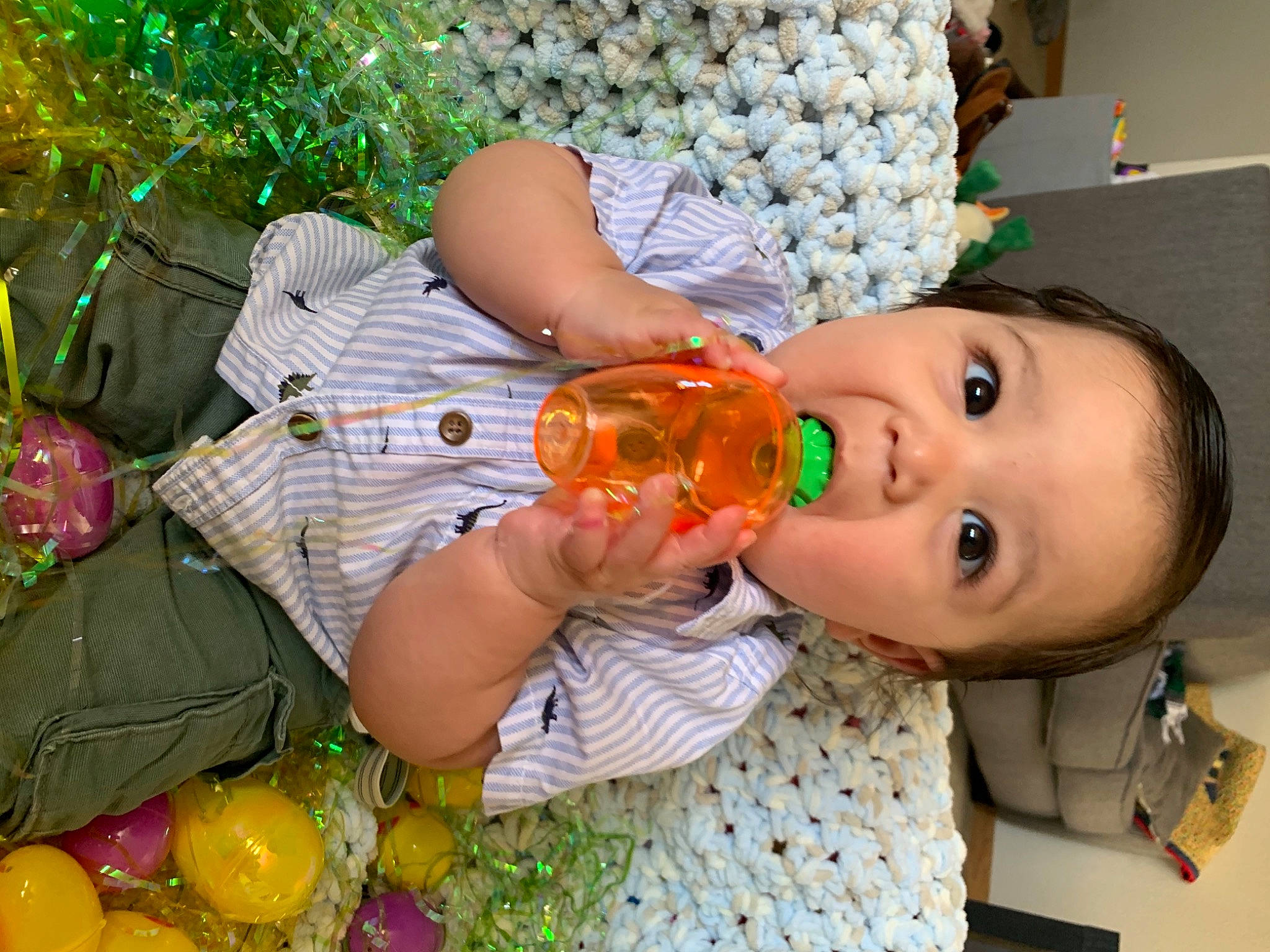 Felix is registered to the contest to win money with this photo: baby, baby_products, baby_toddler_clothing, balloon, beauty, cheek, child, event, facial_expression, fun, green, happy, nose, party, pattern, person, skin, sweetness, toddler, white