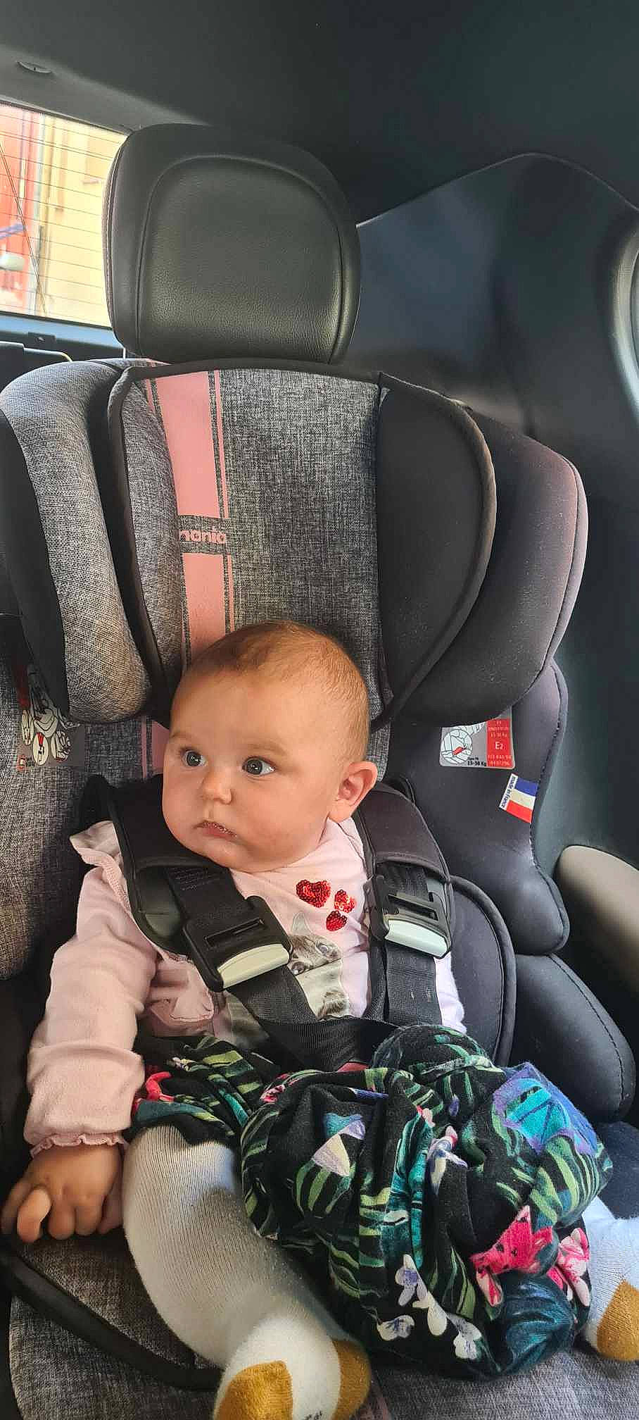 Rosalya participe au concours pour gagner de l'argent avec cette photo : auto_part, automotive_design, baby, baby_carriage, baby_in_car_seat, baby_products, car_seat, car_seat_cover, child, comfort, head_restraint, luxury_vehicle, motor_vehicle, person, product, seat_belt, sitting, steering_part, toddler, vehicle_door