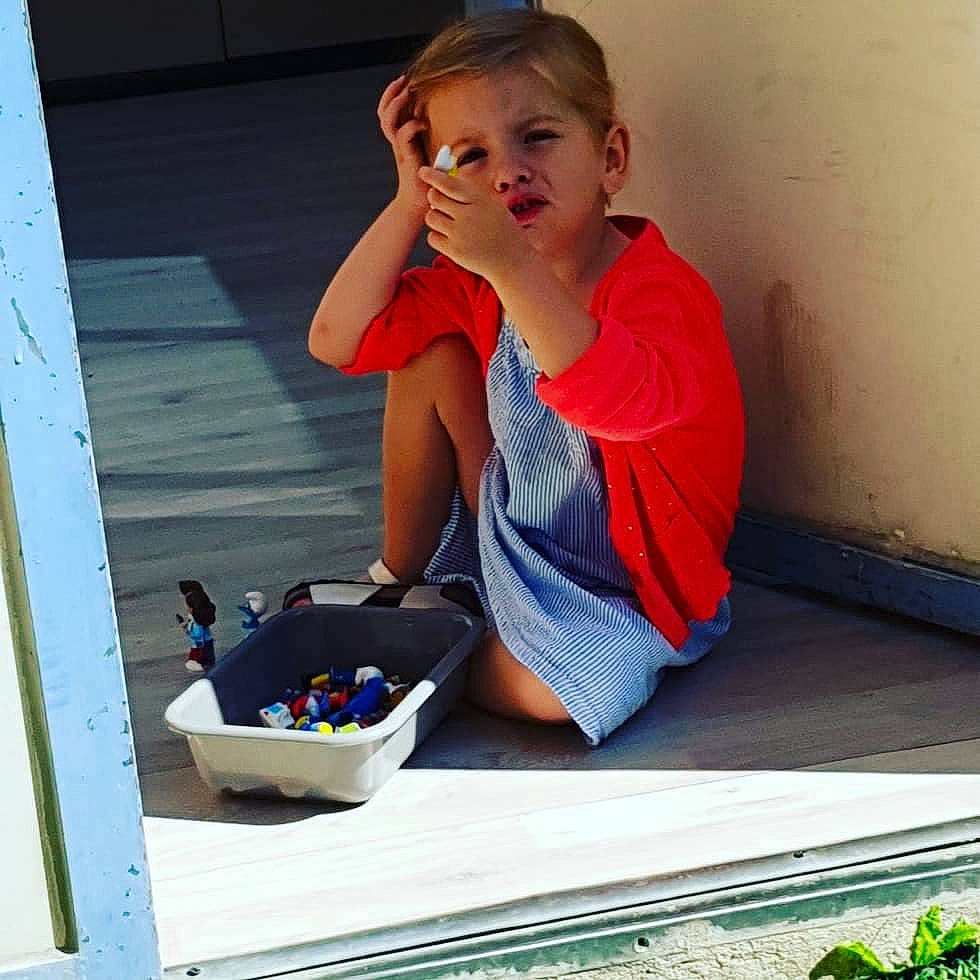 Léa a rejoint le concours — aidez-le/la à gagner de superbes lots ! child, person, play, toddler