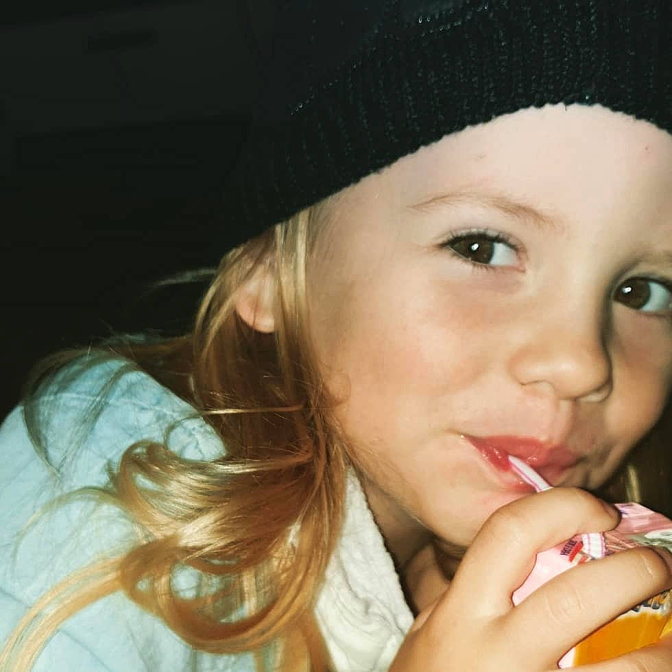 Léa participe au concours pour gagner de l'argent avec cette photo : beauty, blond, cheek, chin, eye, eyebrow, eyelash, face, finger, hair, hat, head, headgear, lip, mouth, nail, nose, person, selfie, skin