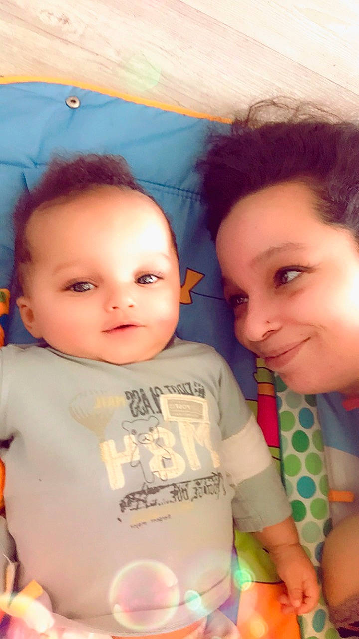 Elydjah participe au concours pour gagner de l'argent avec cette photo : baby, black_hair, cheek, child, chin, eye, eyebrow, face, forehead, fun, happy, head, iris, joy, lip, nose, person, selfie, sibling, skin